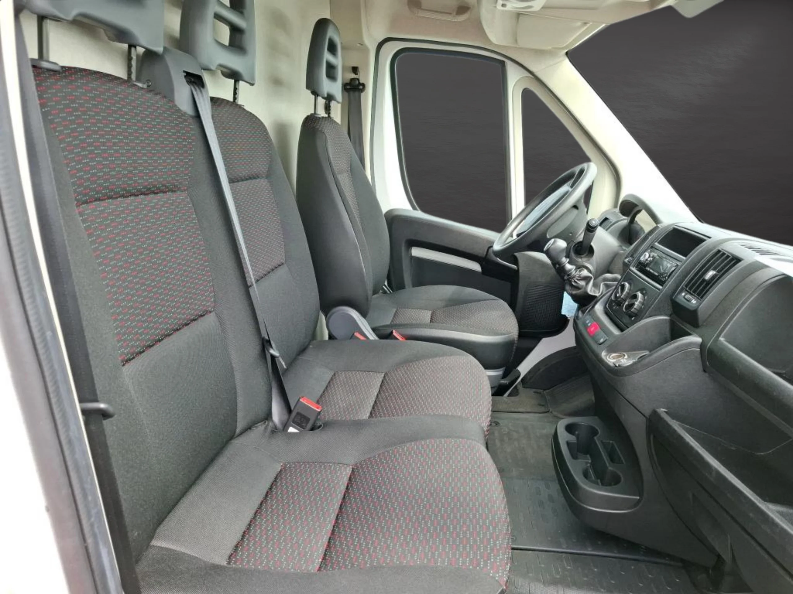 Peugeot Boxer Furgoneta L2H2 Ocasión economica | Solo 28.000km y 10,5m³ - Foto 8