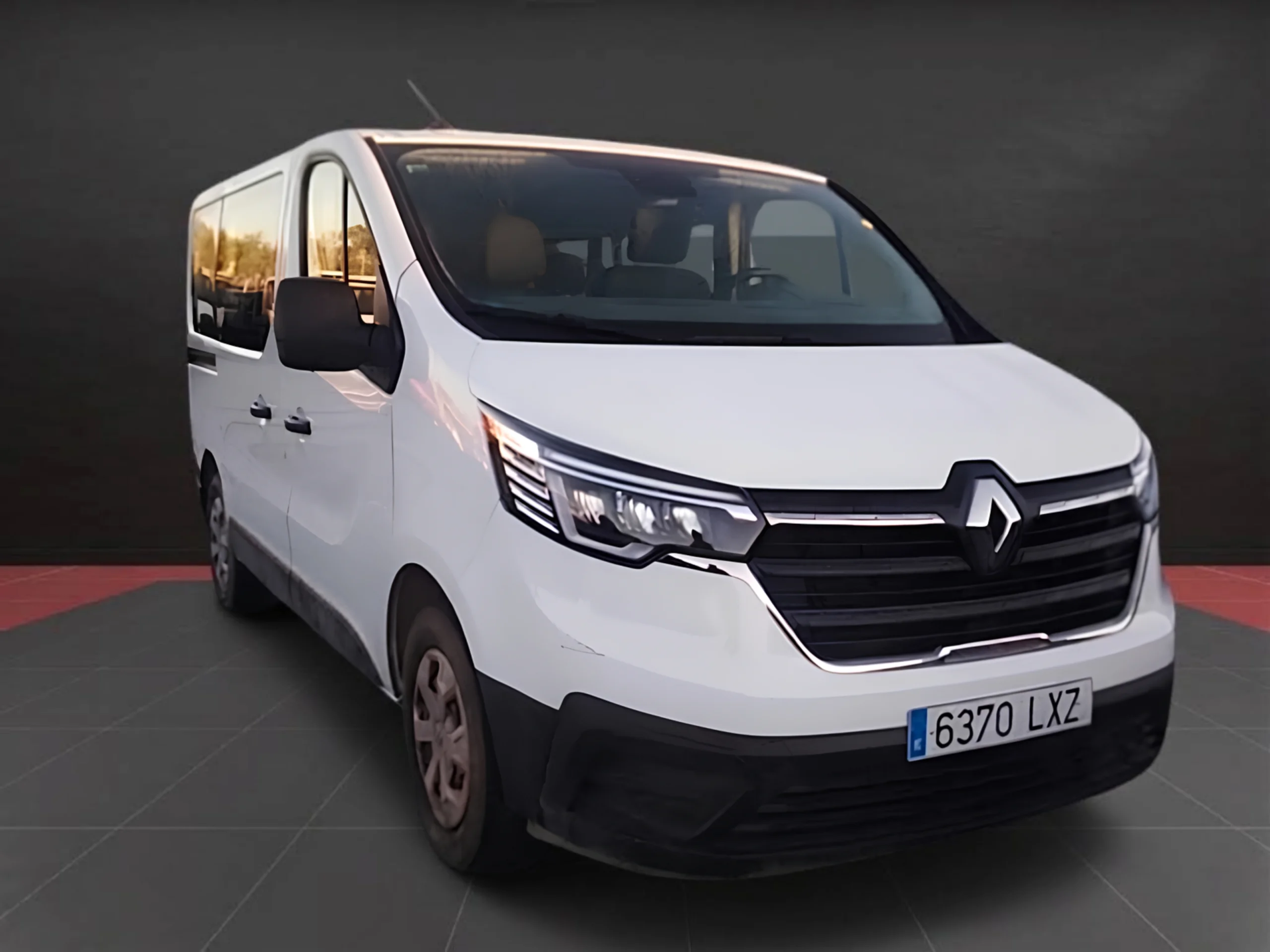 Renault Trafic Combi 9 Plazas L1H1 | Desde 402€/mes - Foto 1