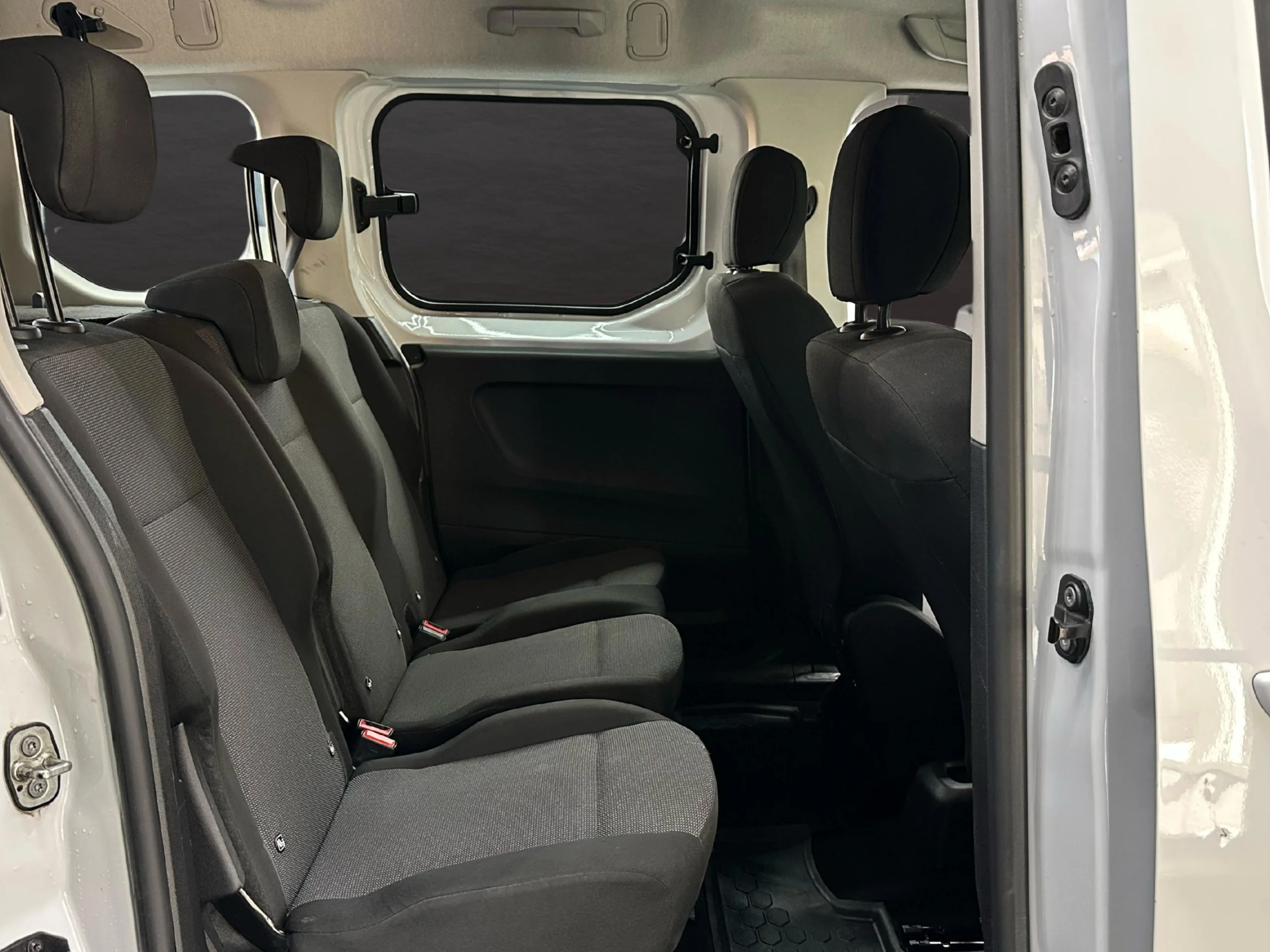 Peugeot Rifter Active Standard BlueHDi 102CV (2022) – Ocasión Revisada ¡Desde 289 €/mes sin entrada! - Foto 10