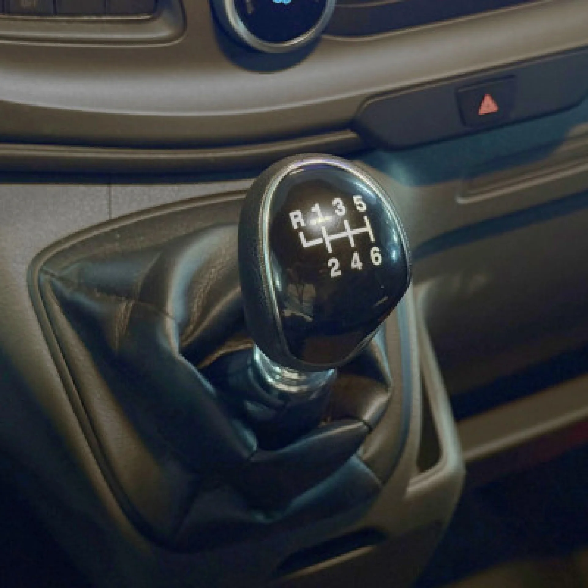 Ford Transit Carrozado L4 con Trampilla - Foto 10