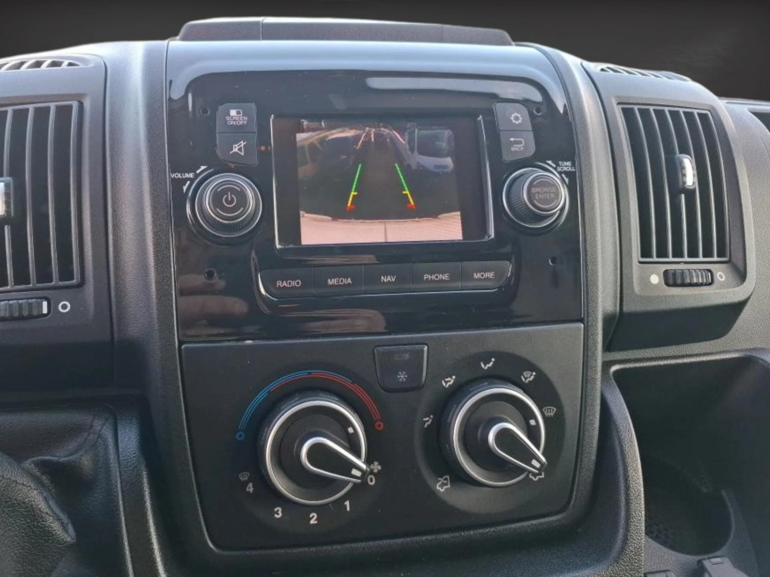 Peugeot Boxer L4H2 140 CV S&S ASPHALT - Foto 12