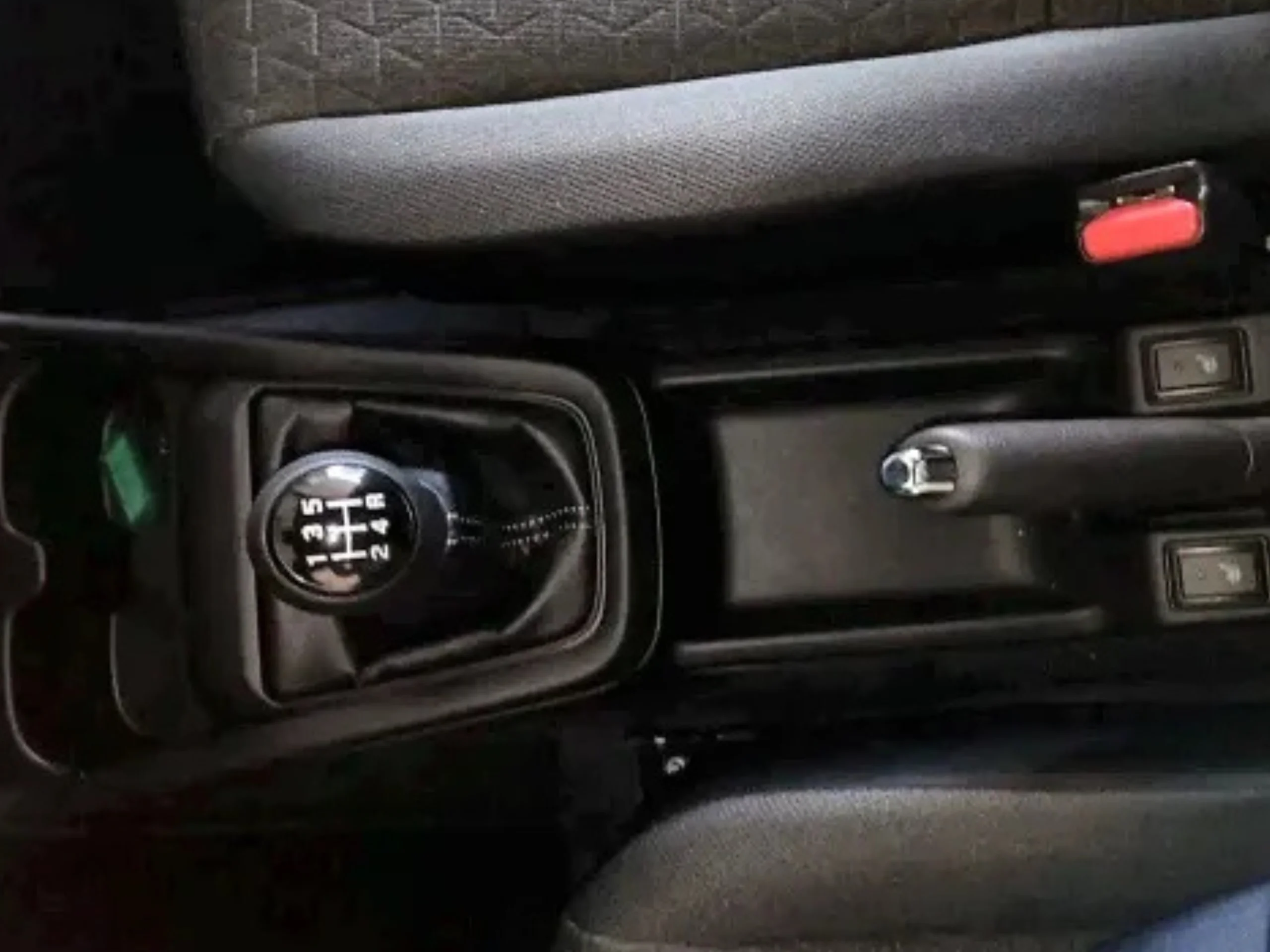 Suzuki Swift 1.2 MHEV S2 (2026) | Etiqueta ECO | 5.200km | Oportunidad de reestreno - Foto 19