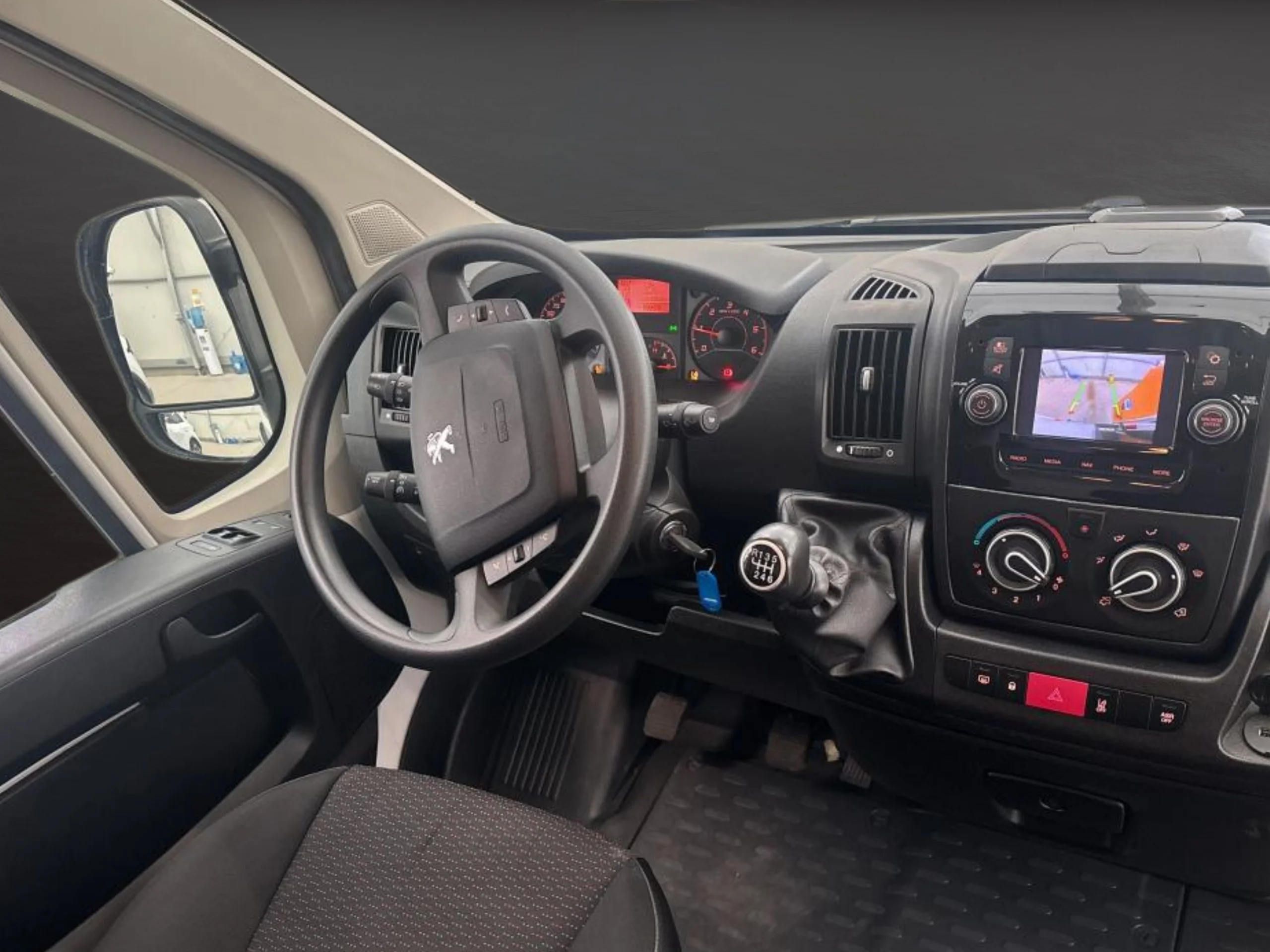 Peugeot Boxer  L4H3 Asphalt 140CV | Panelado y 15,9m³ - Foto 6