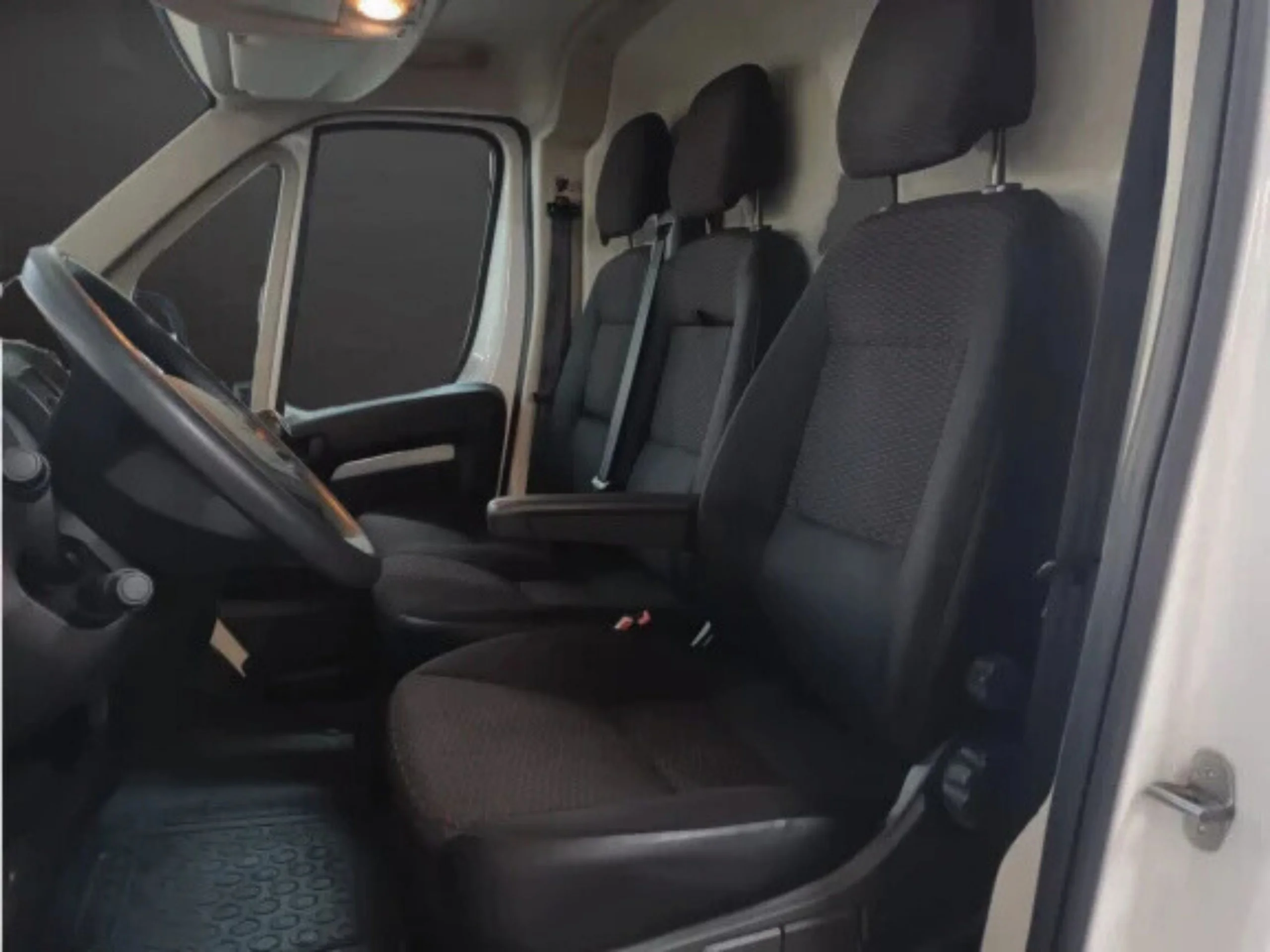 Peugeot Boxer  L4H3 Asphalt 140CV | Panelado y 15,9m³ - Foto 7