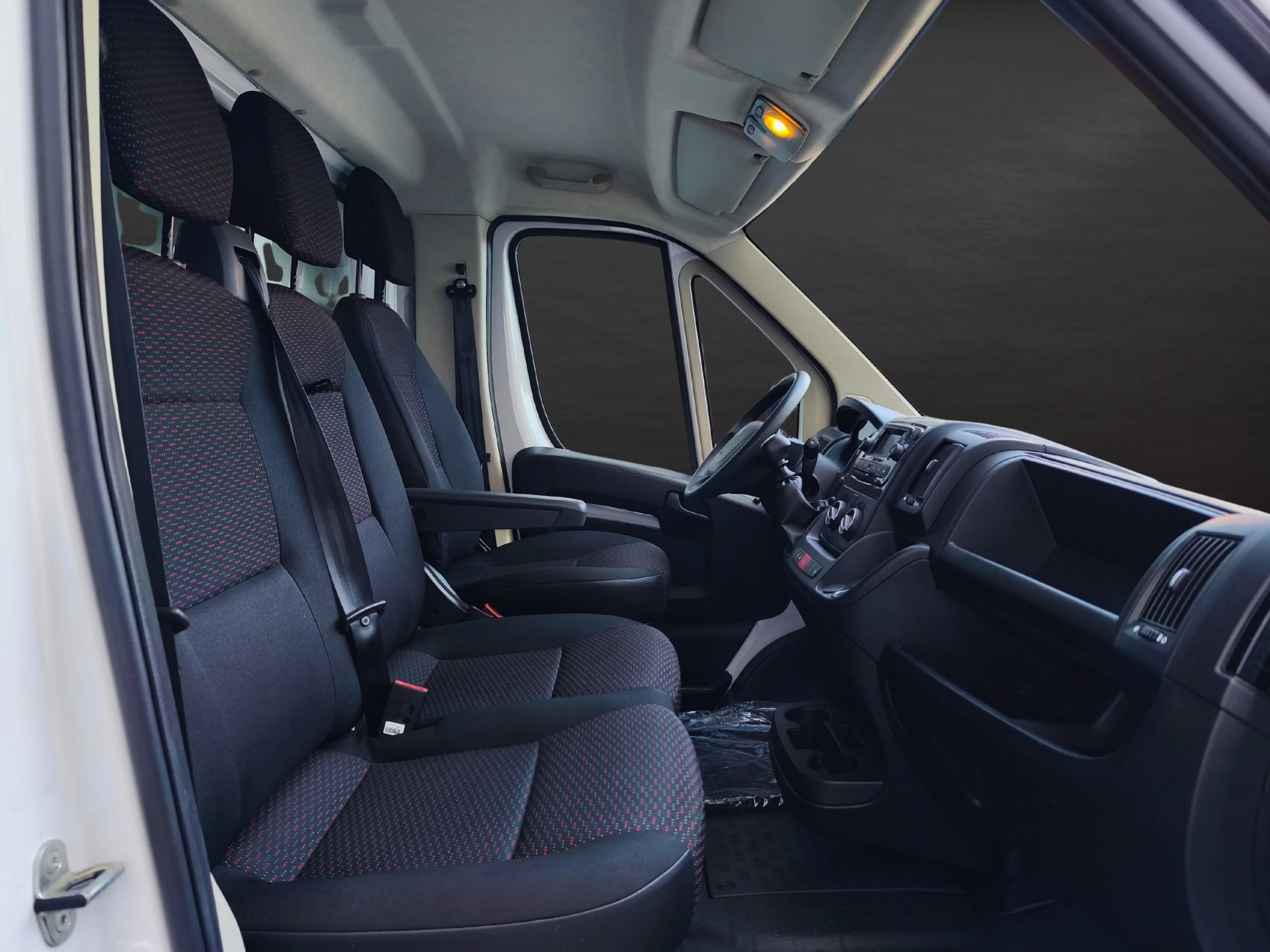 Peugeot Boxer L2H2 140CV (2024) | Reestreno | Desde 402€/mes - Foto 12
