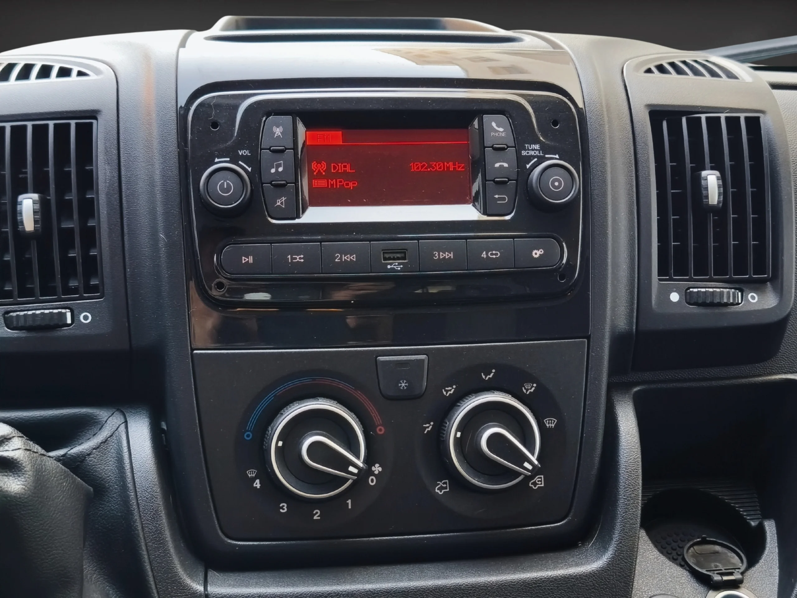 Peugeot Boxer L2H2 140CV (2024) | Reestreno | Desde 402€/mes - Foto 20