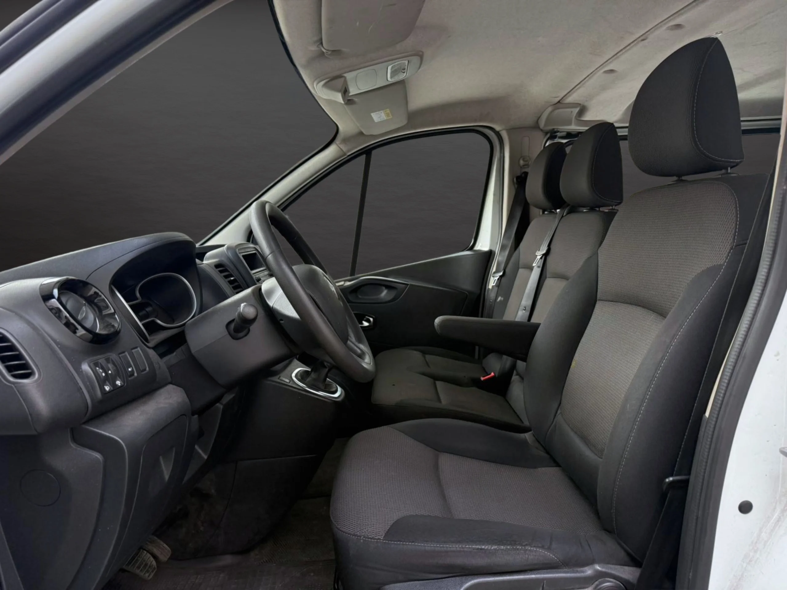 Renault Trafic Doble cabina 6 Plazas con separador de carga L2H1 - Foto 10