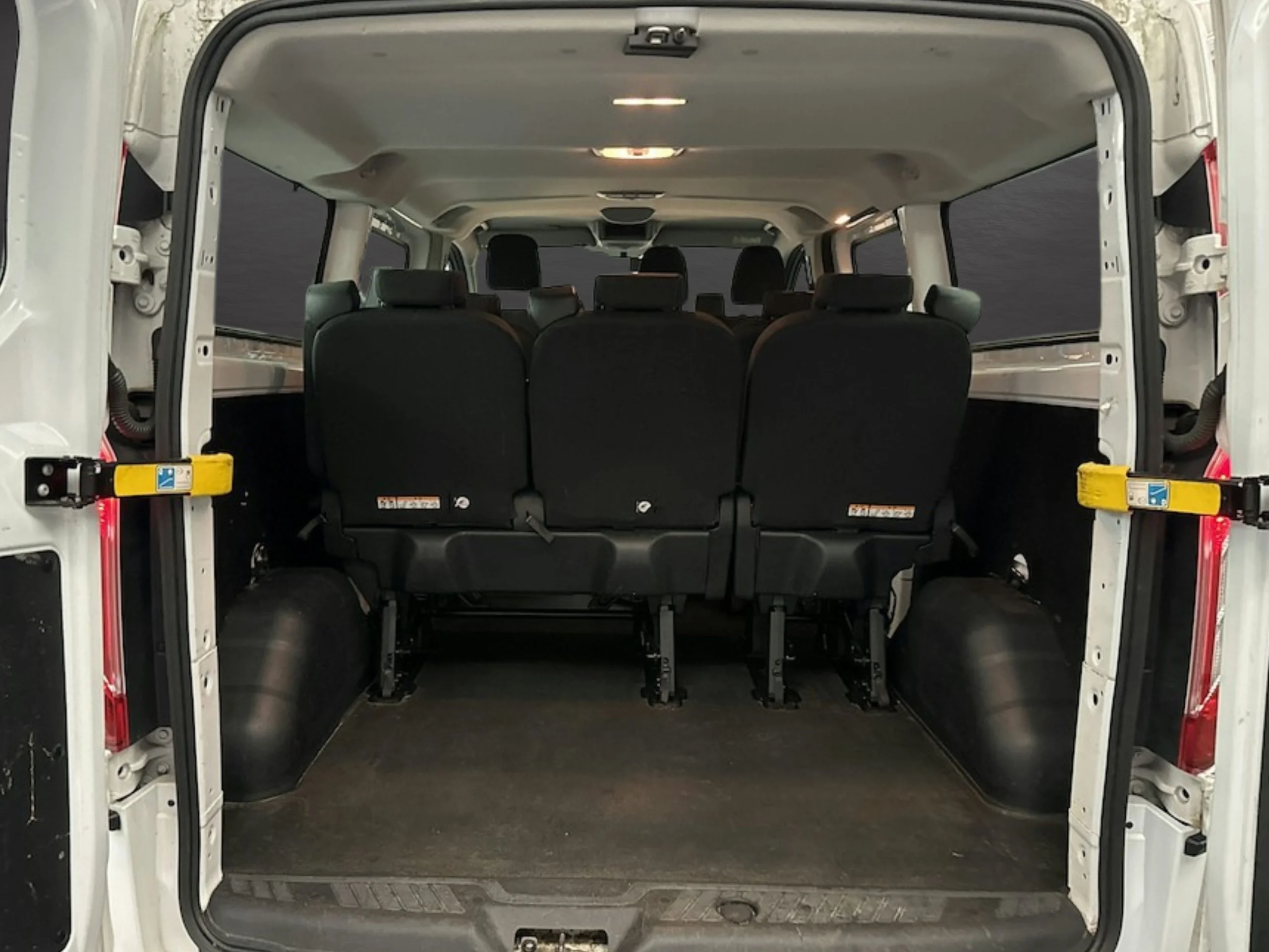 Ford Transit Custom Kombi 9 L2H1 Trend 2.0 130CV Automática - Foto 6