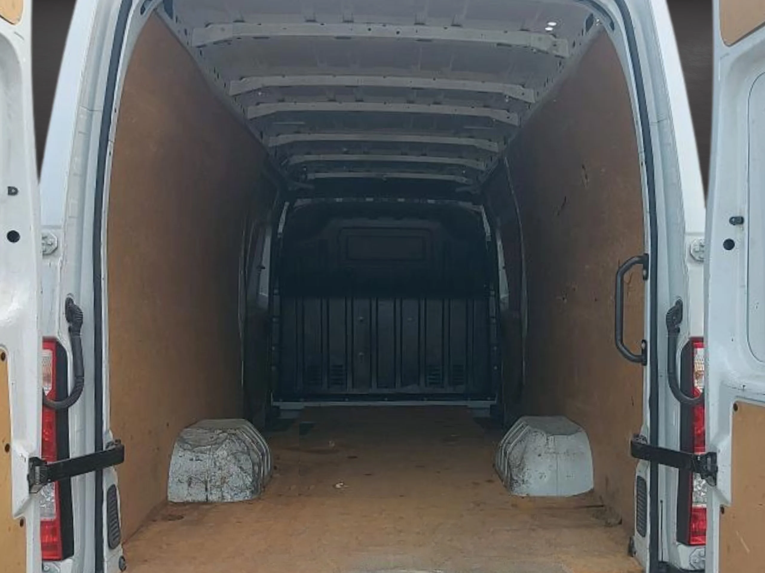 Renault Master L4H2 145 CV Doble Rueda trasera + Doble puerta - Foto 5