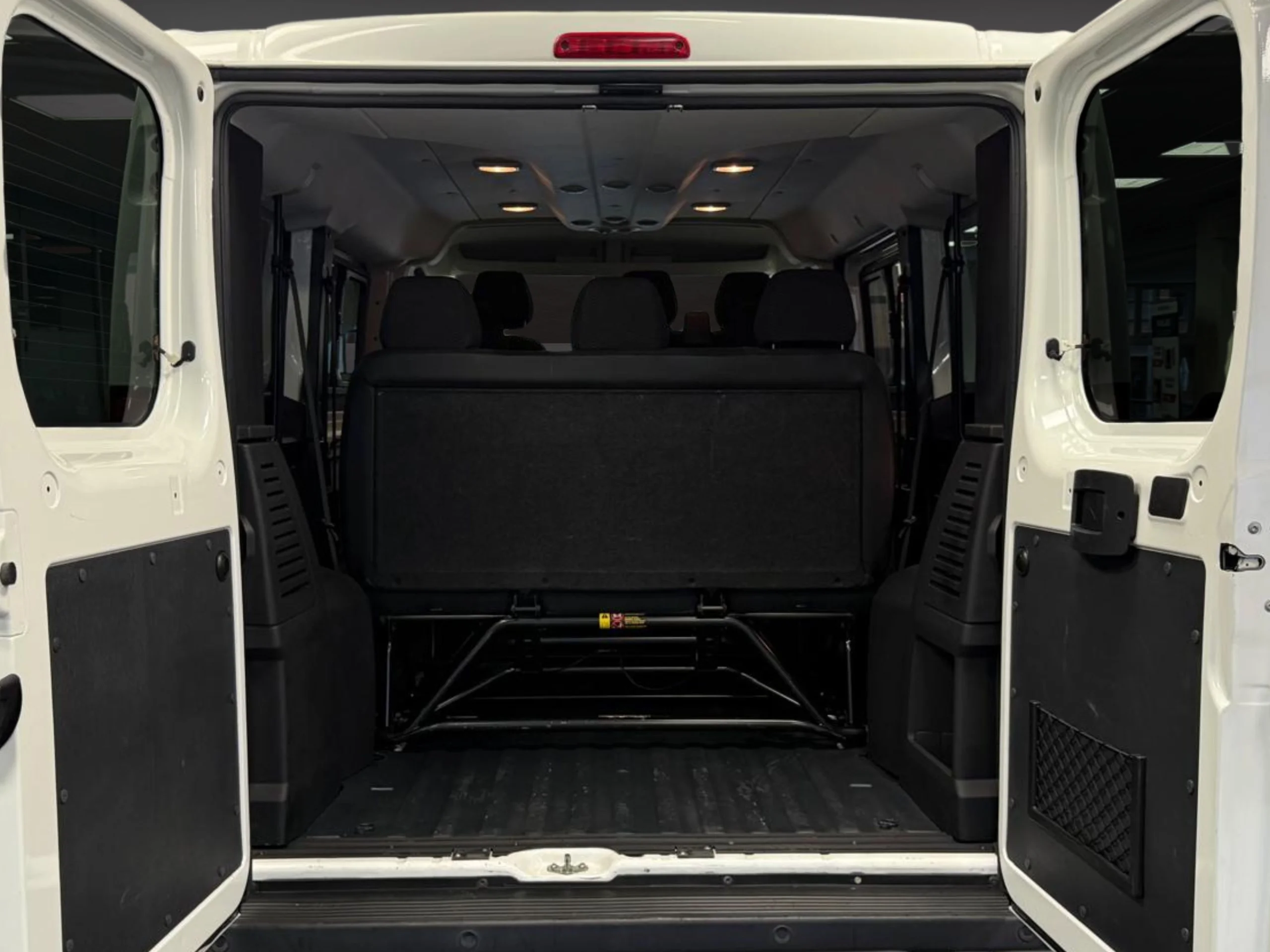 Peugeot Boxer Combi 6/9 Plazas L1H1 S&S 130 CV - Foto 8