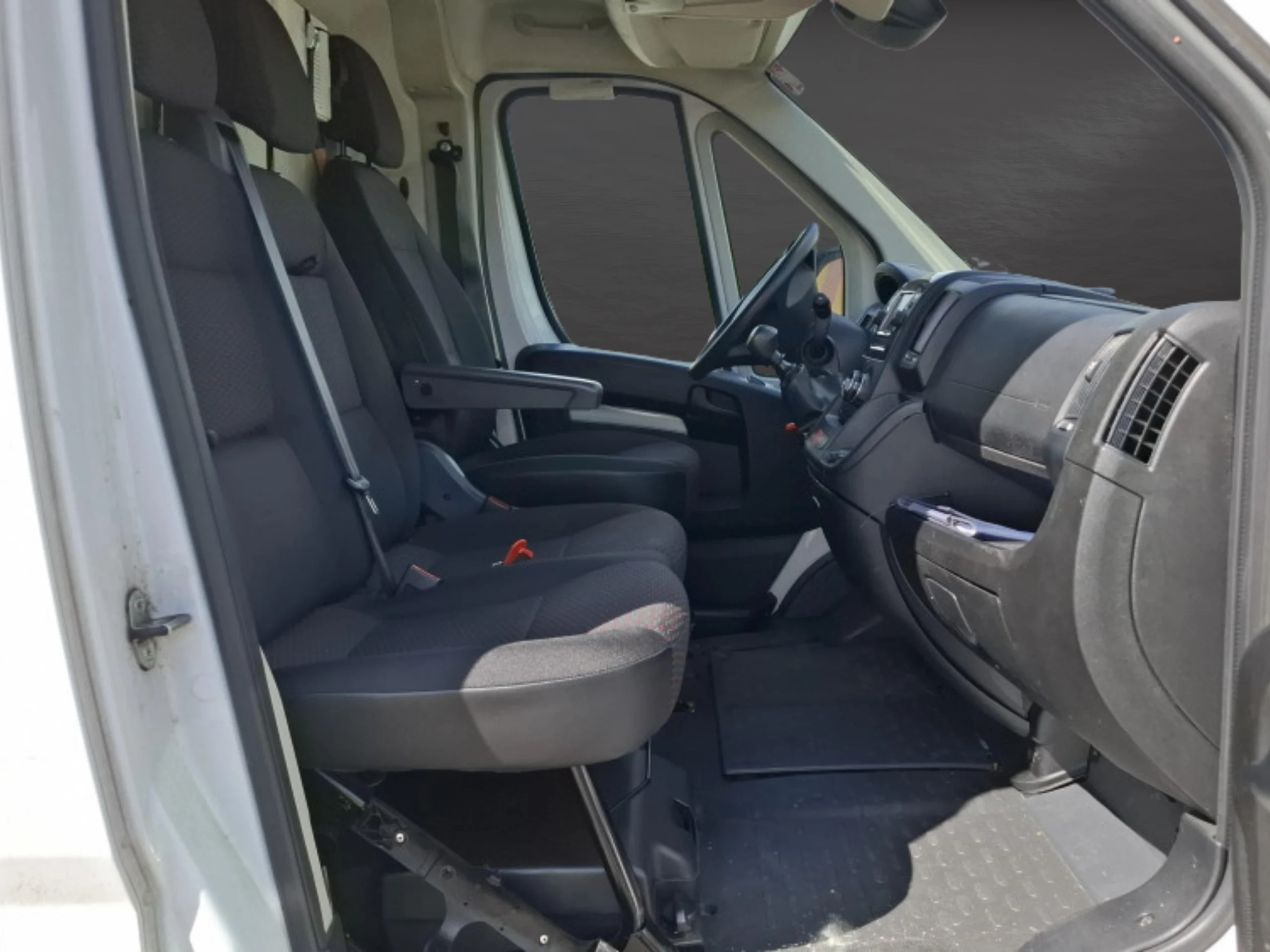 Peugeot Boxer L3H3 140CV Con trampilla elevadora Dhollandia  - Foto 10