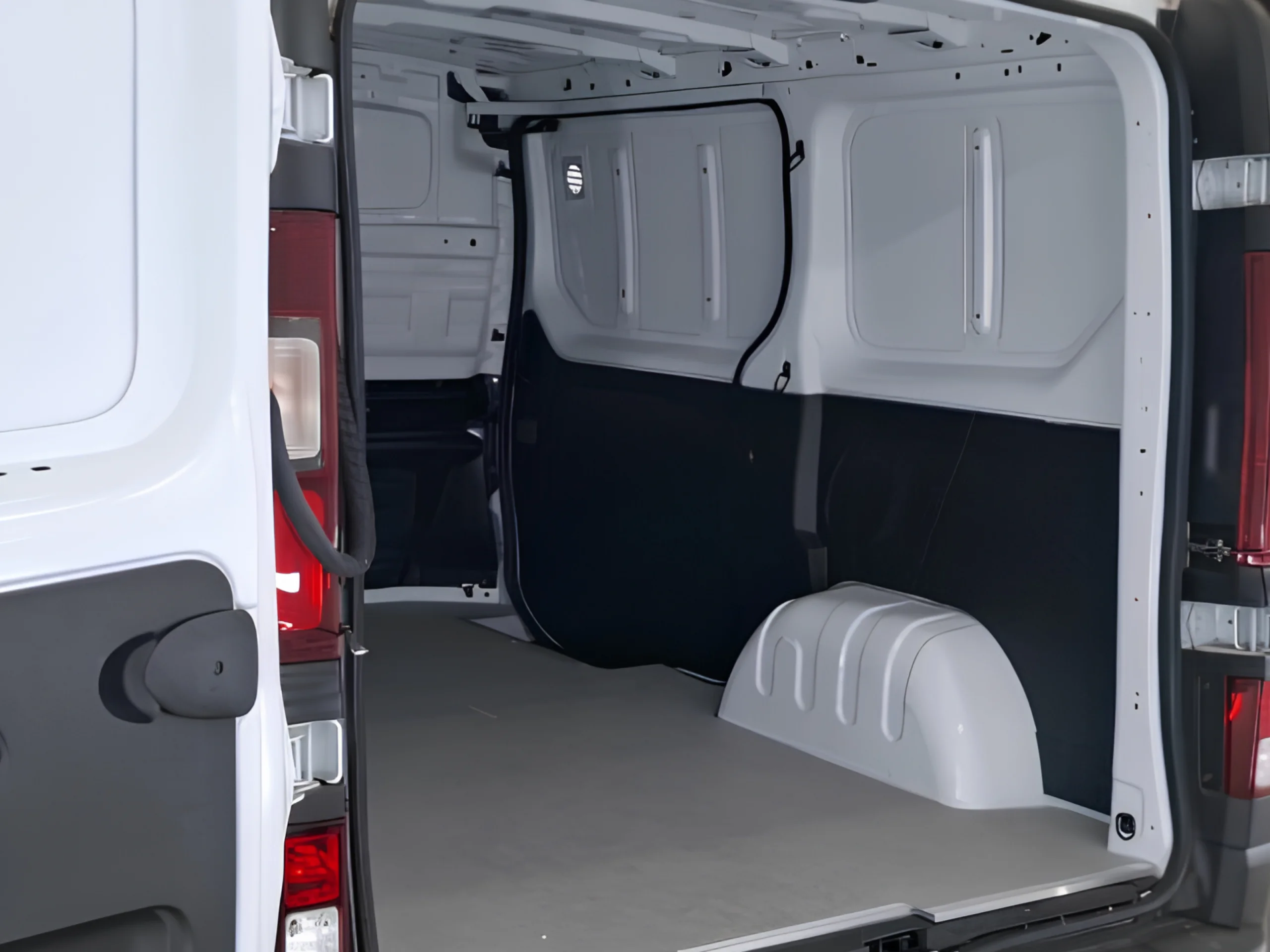 Renault Trafic Furgón L1H1 (2024) | Oportunidad de Reestreno | Desde 403€/mes - Foto 6