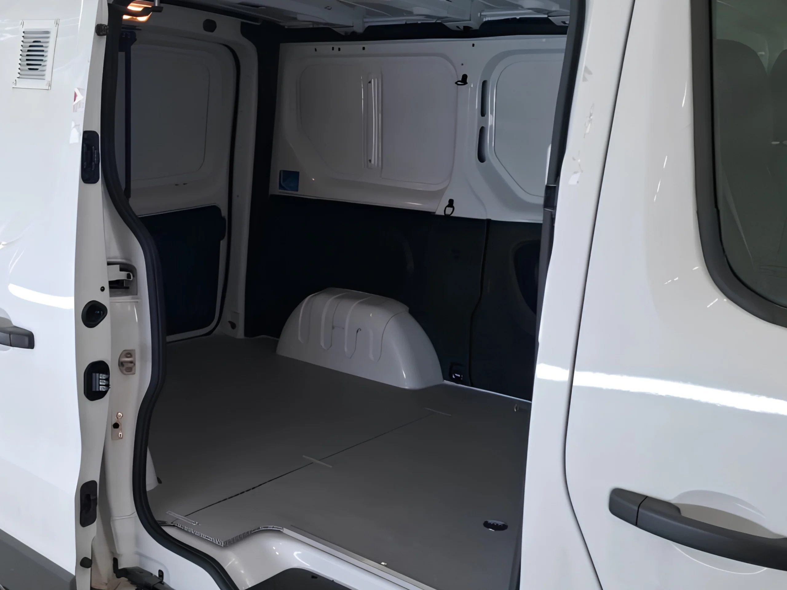 Renault Trafic Furgón L1H1 (2024) | Oportunidad de Reestreno | Desde 403€/mes - Foto 7