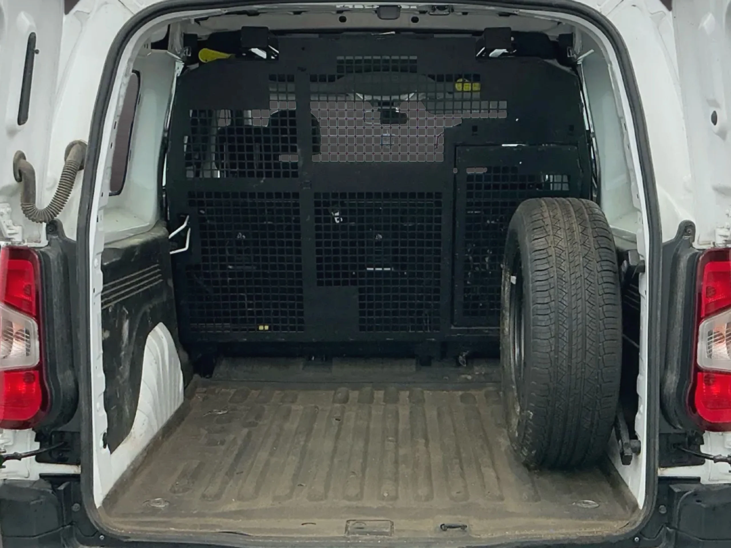 Peugeot Partner Doble cabina L2 Combi 5 plazas 4X4 130CV - Foto 6