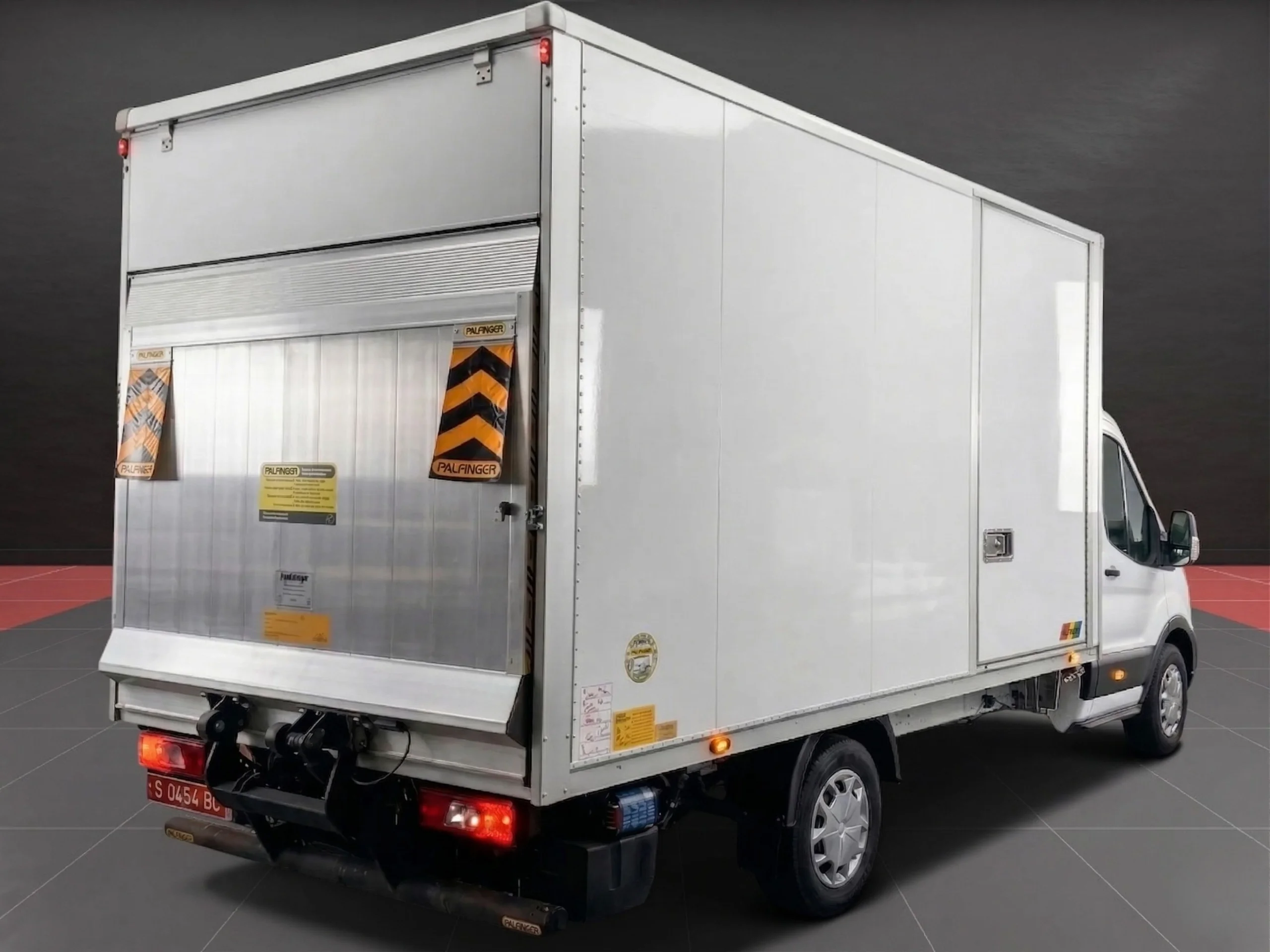 Ford Transit Carrozado L4 con trampilla y puerta lateral 130 CV TREND - Foto 1