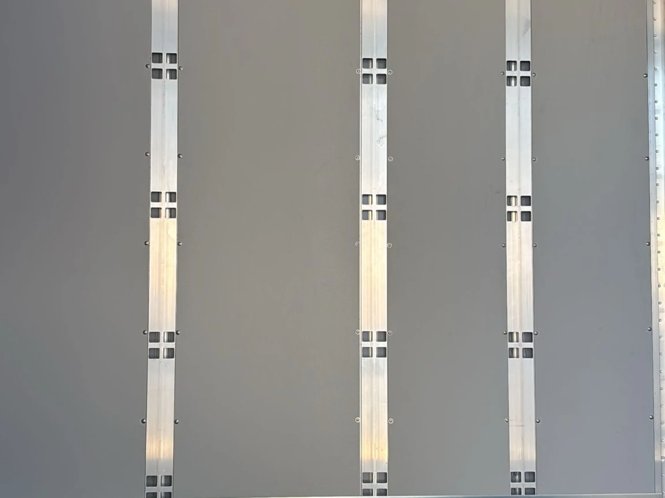 Ford Transit Carrozado L4 con trampilla y puerta lateral 130 CV TREND - Foto 9