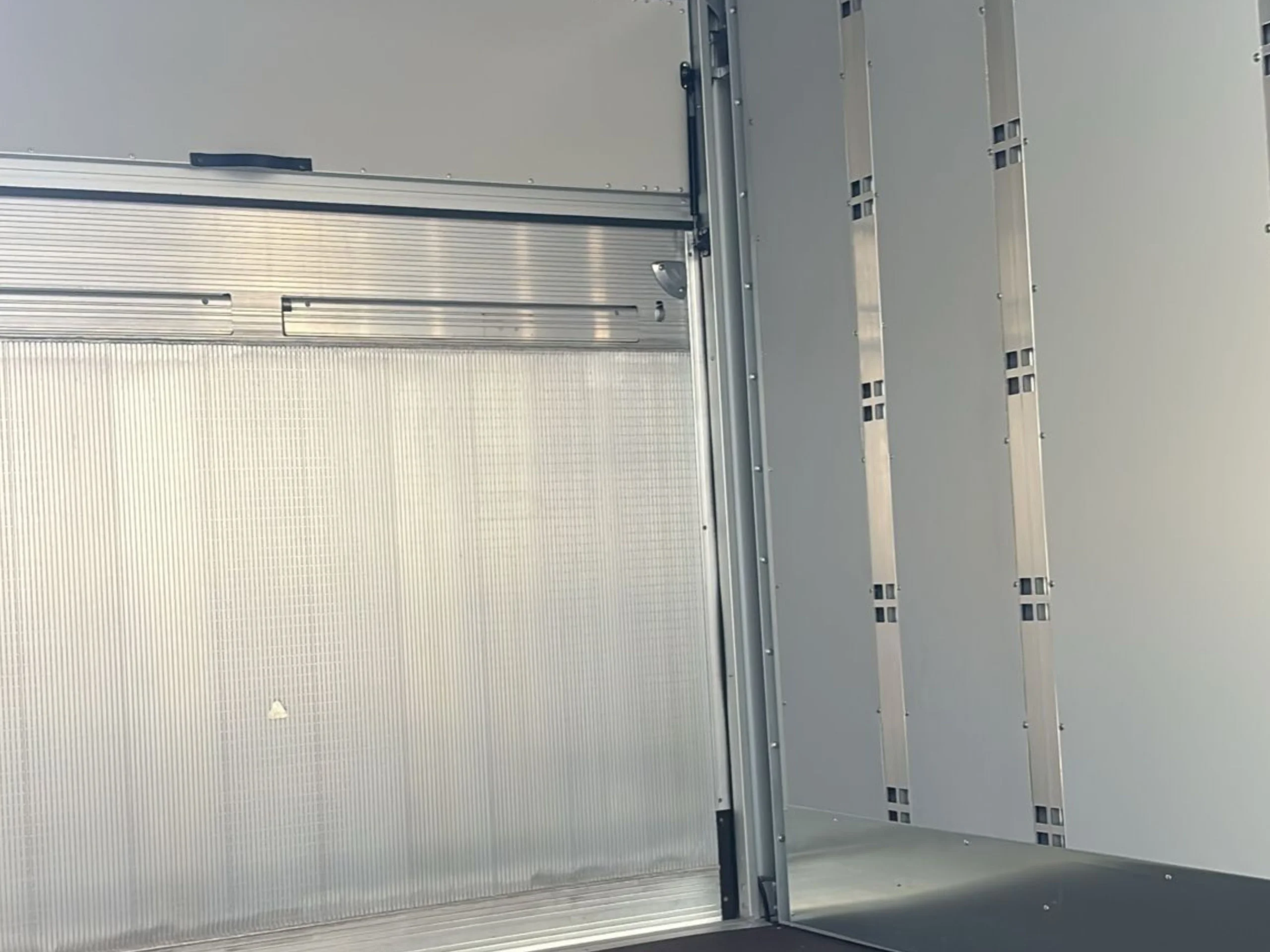 Ford Transit Carrozado L4 con trampilla y puerta lateral 130 CV TREND - Foto 8