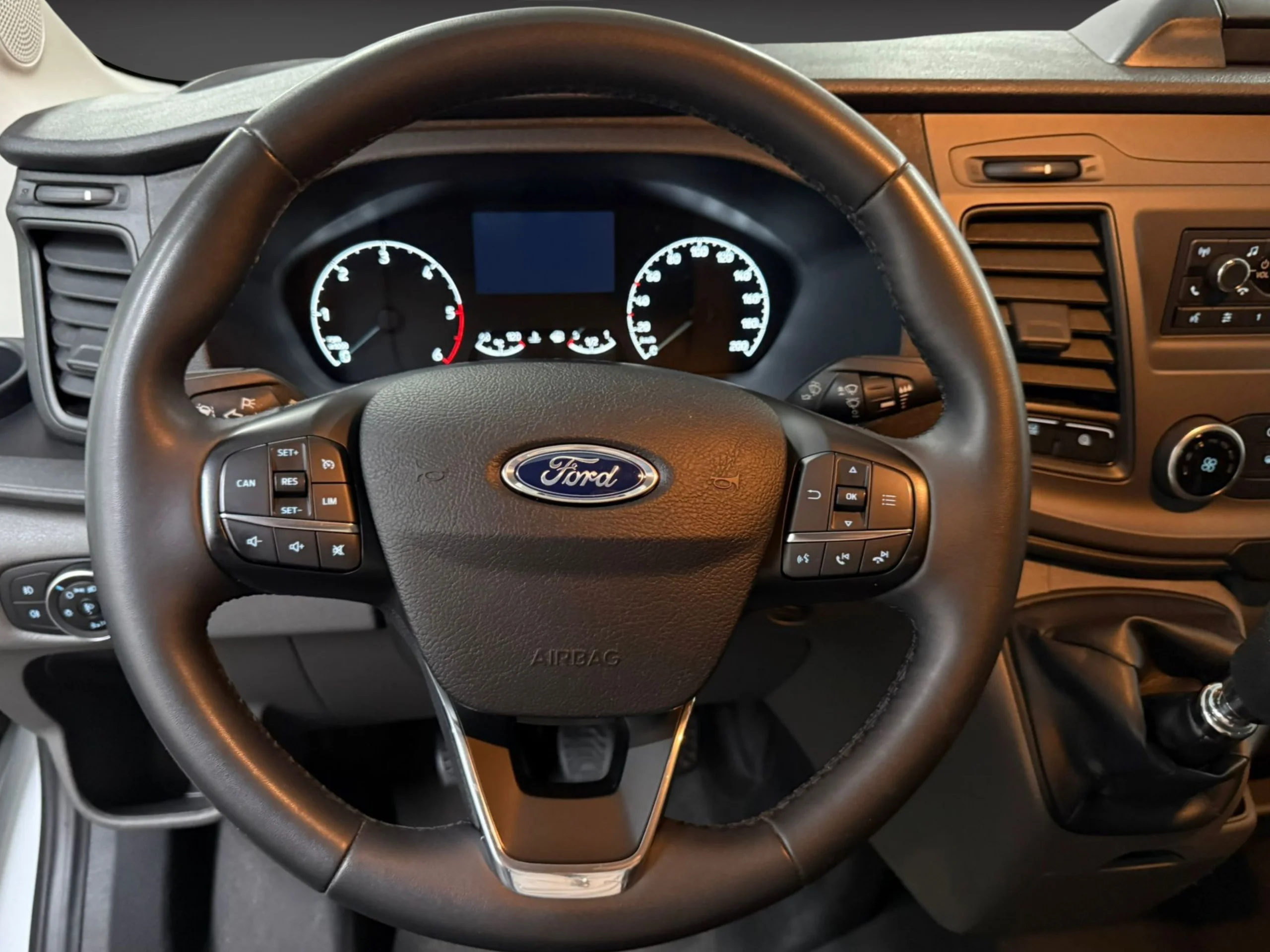 Ford Transit Carrozado L4 con trampilla y puerta lateral 130 CV TREND - Foto 13