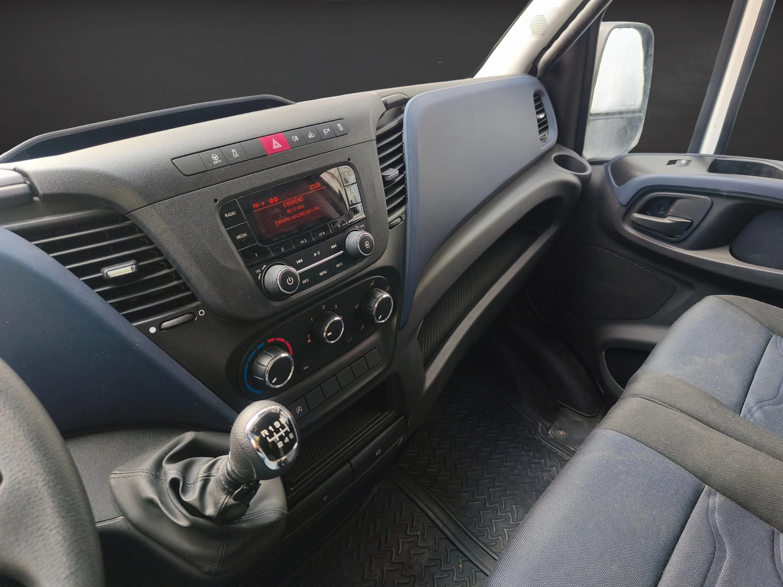 Iveco Daily L4H3 Carrozado con Trampilla | Desde 553€/mes - Foto 19