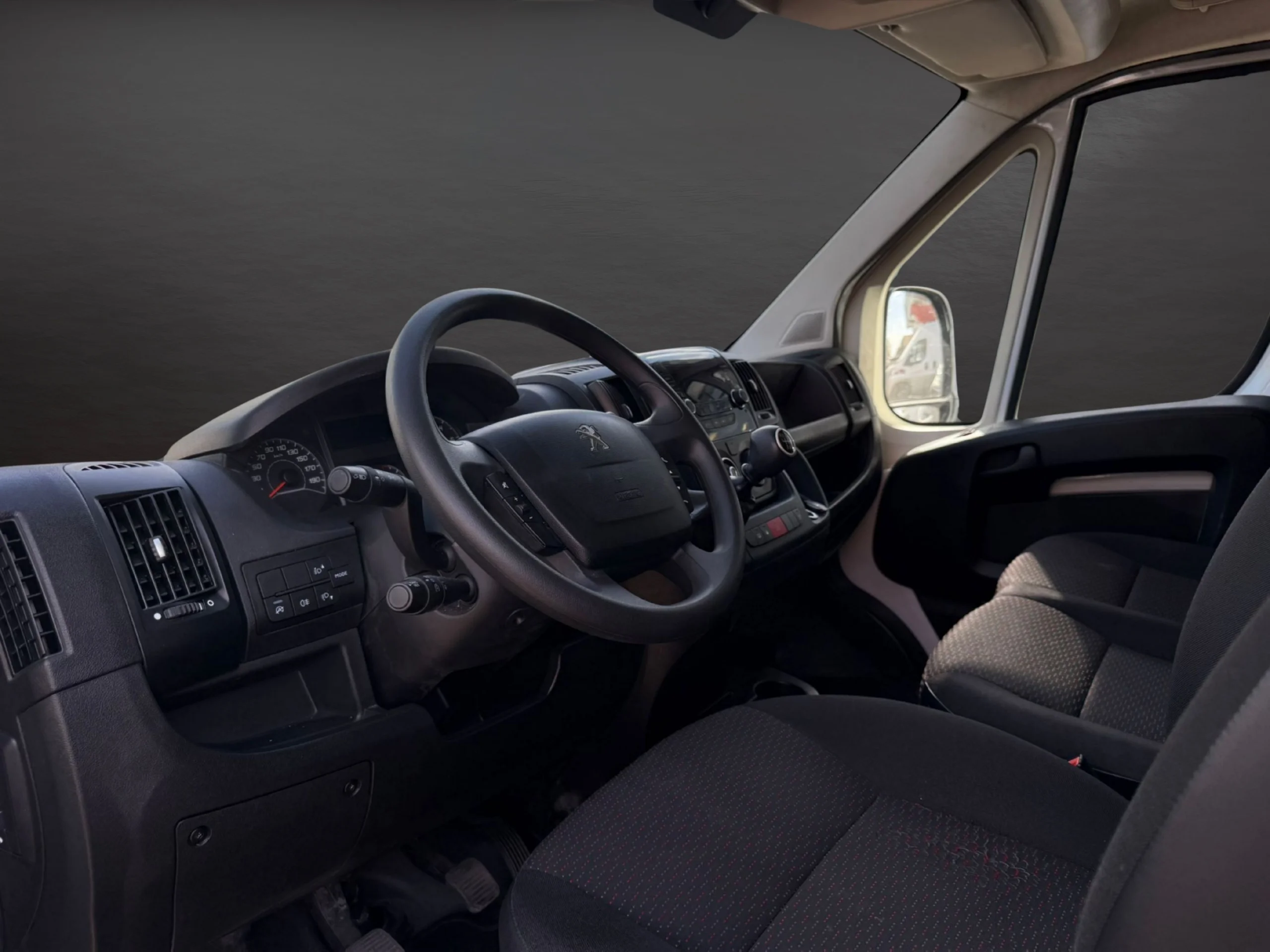 Peugeot Boxer Carrozado L4 con Trampilla y puerta lateral 2.2 140 CV S&S - Foto 9