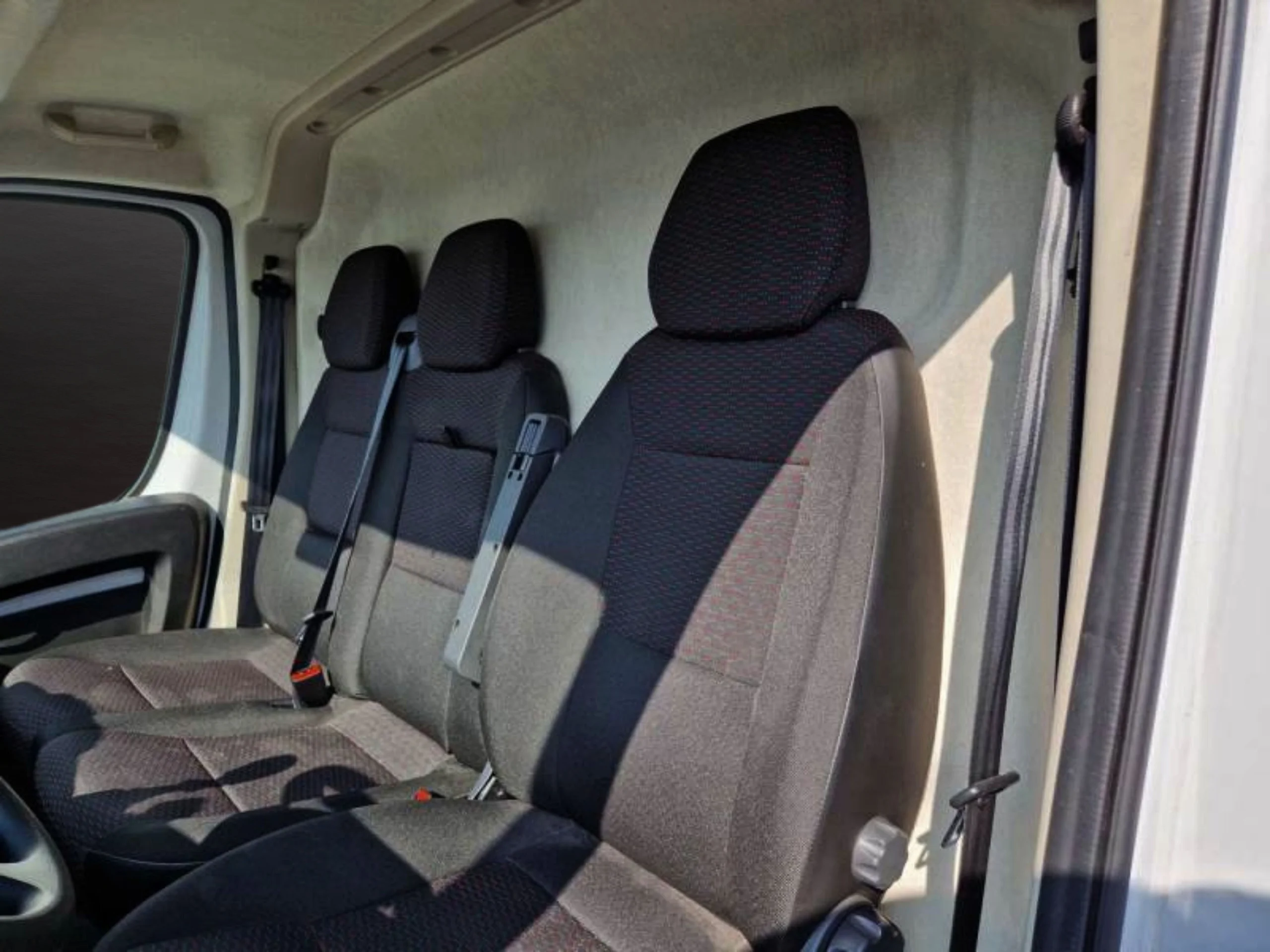 Peugeot Boxer Carrozado L4 con Trampilla y puerta lateral 2.2 140 CV S&S - Foto 10