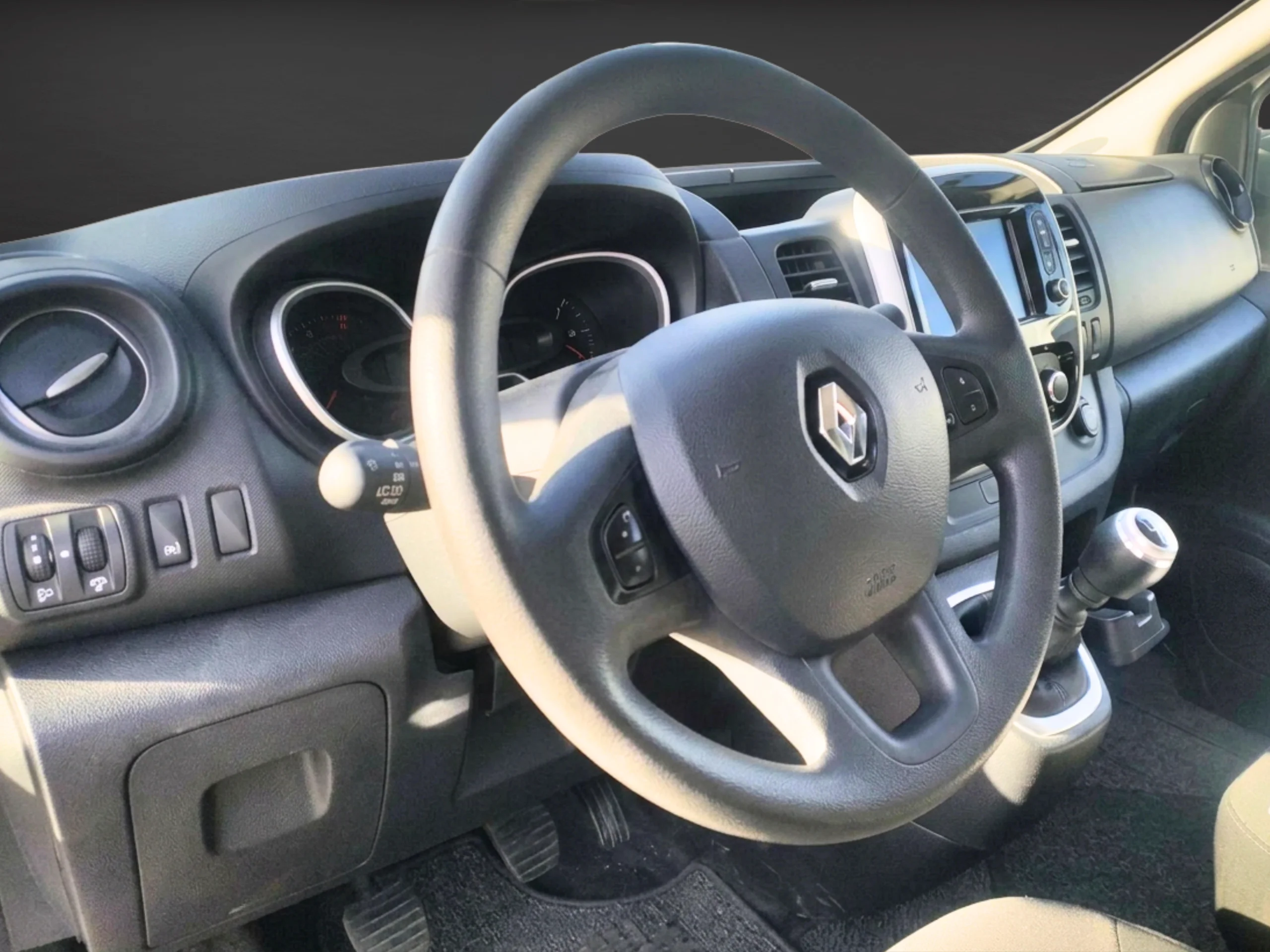 Renault Trafic Furgón L1H2 2.0 145CV | Altura Sobreelevada | Desde 335 € al mes - Foto 8