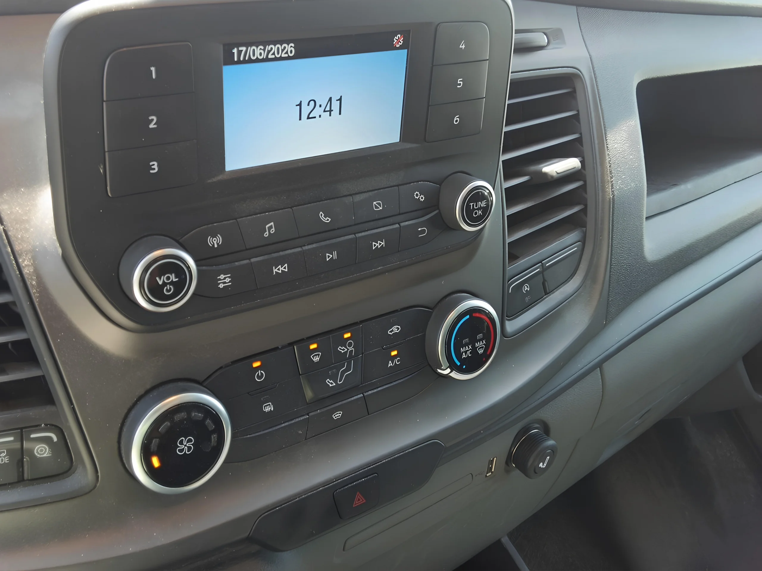 Ford Transit L4H3 Tracción Trasera MHEV (Jul. 2022) – Gran Volumen y Etiqueta ECO - Foto 9