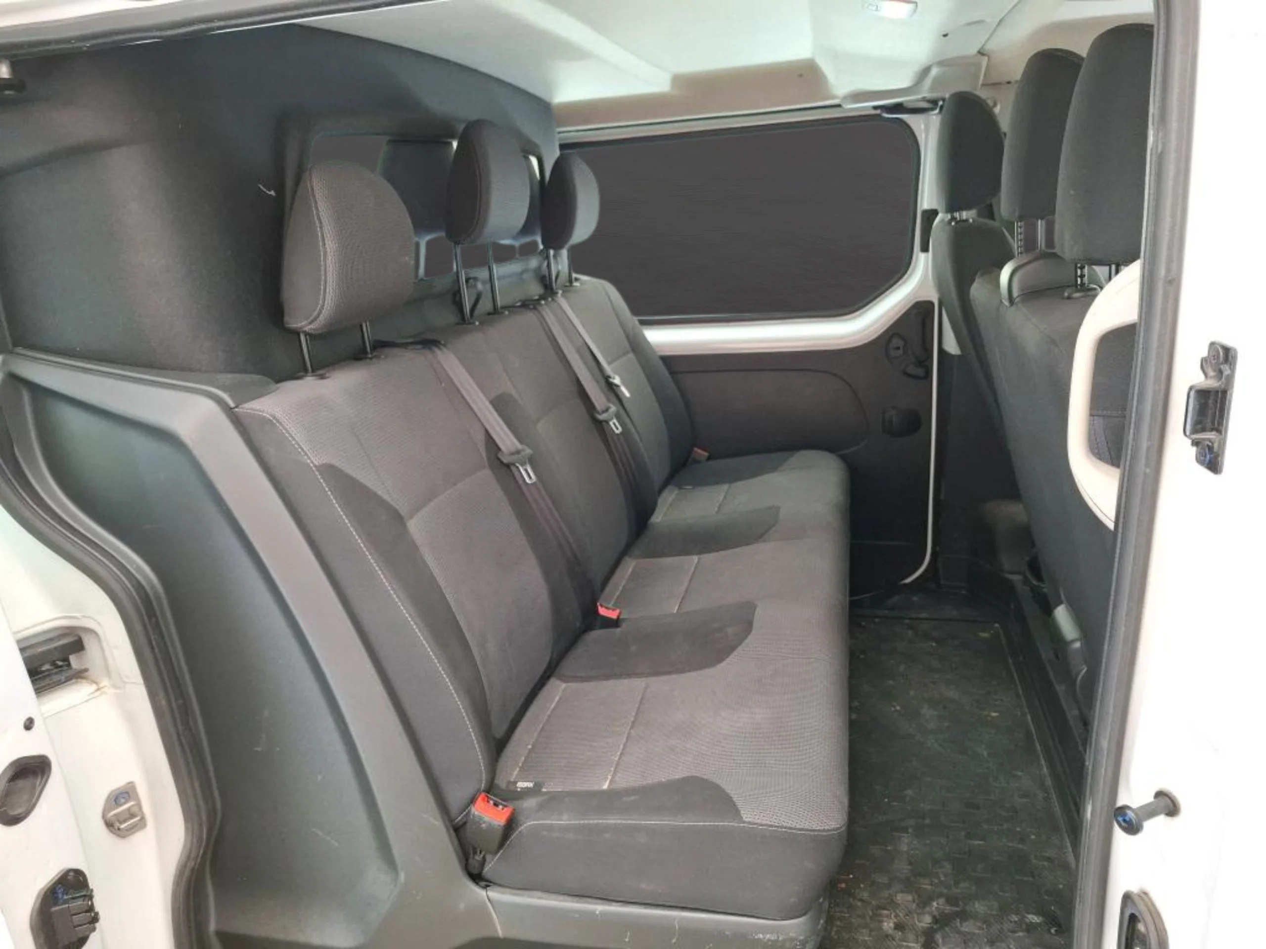 Renault Trafic Doble cabina 6 Plazas con separador de carga LH1 150CV - Foto 8