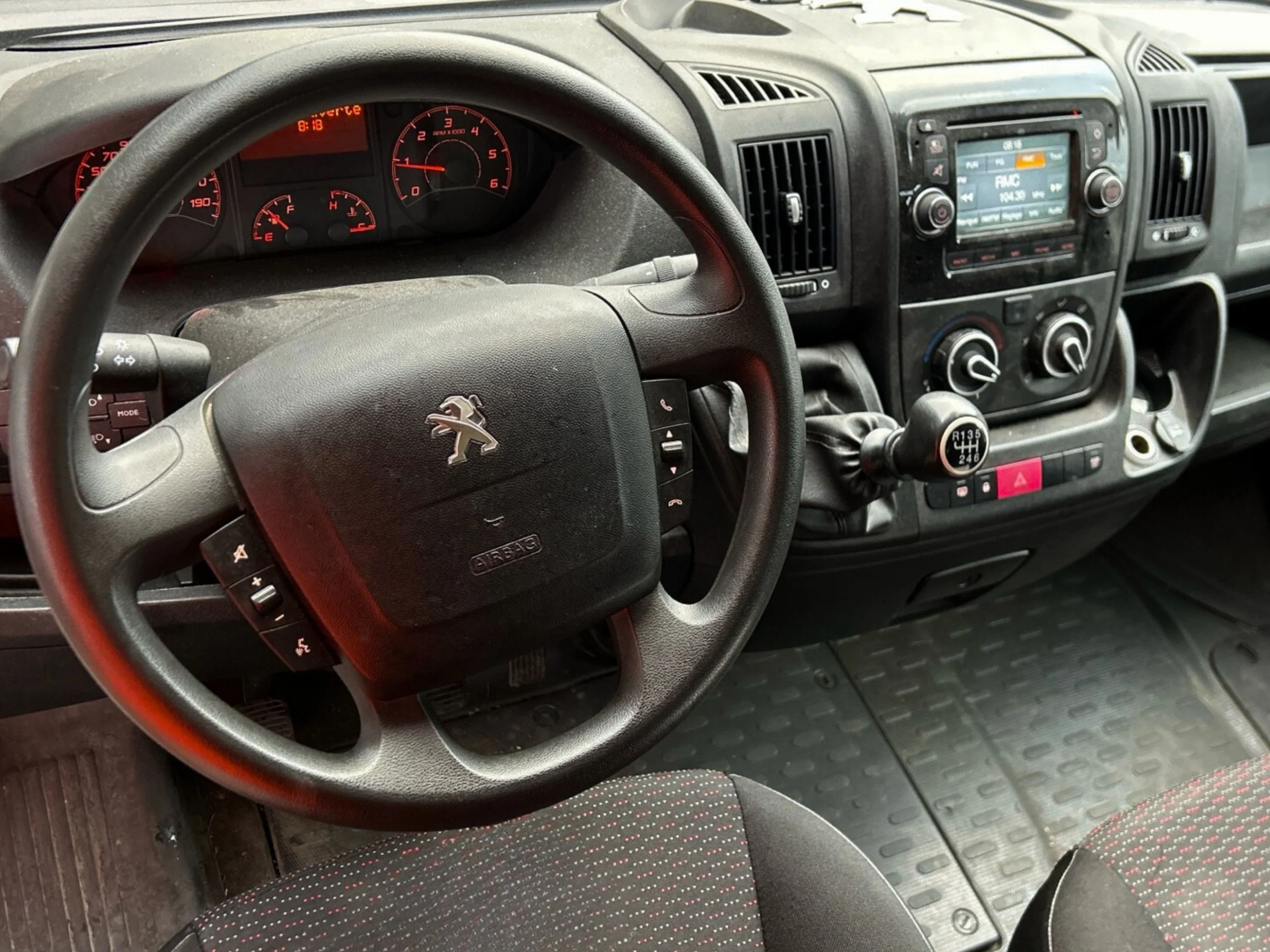 Peugeot Boxer Carrozado L4 Con trampilla 130CV - Foto 9