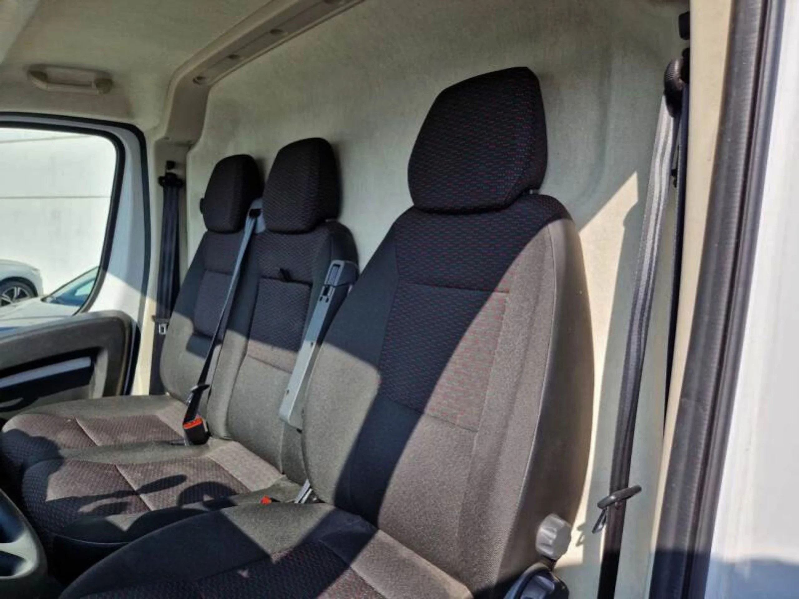 Peugeot Boxer  L3H2 165CV (2023) – Potencia y Gran Volumen ¡Desde 379 €/mes sin entrada!  - Foto 9