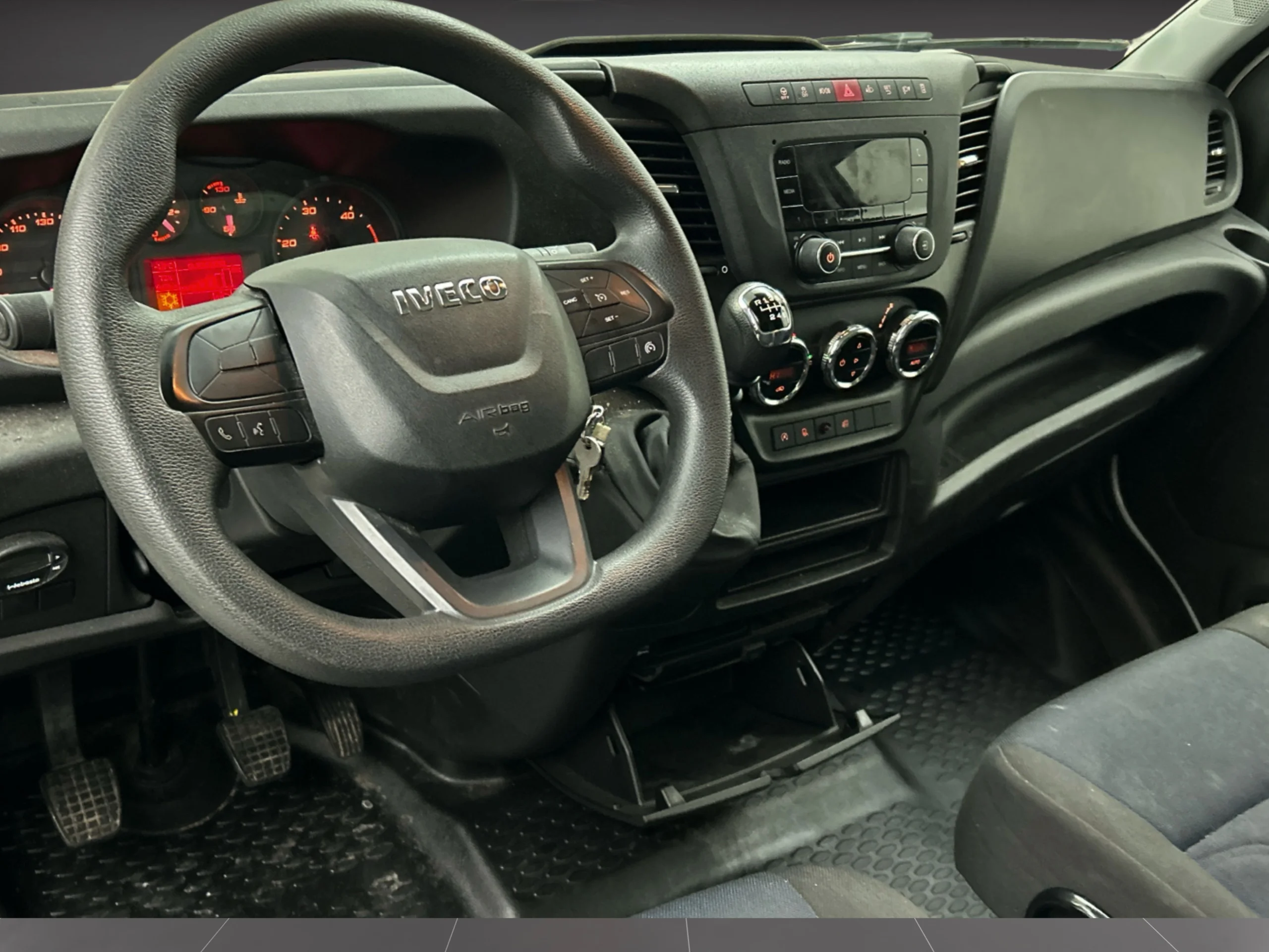 Iveco Daily Carrozado L4 Con Trampilla y Puerta lateral 136CV - Foto 9