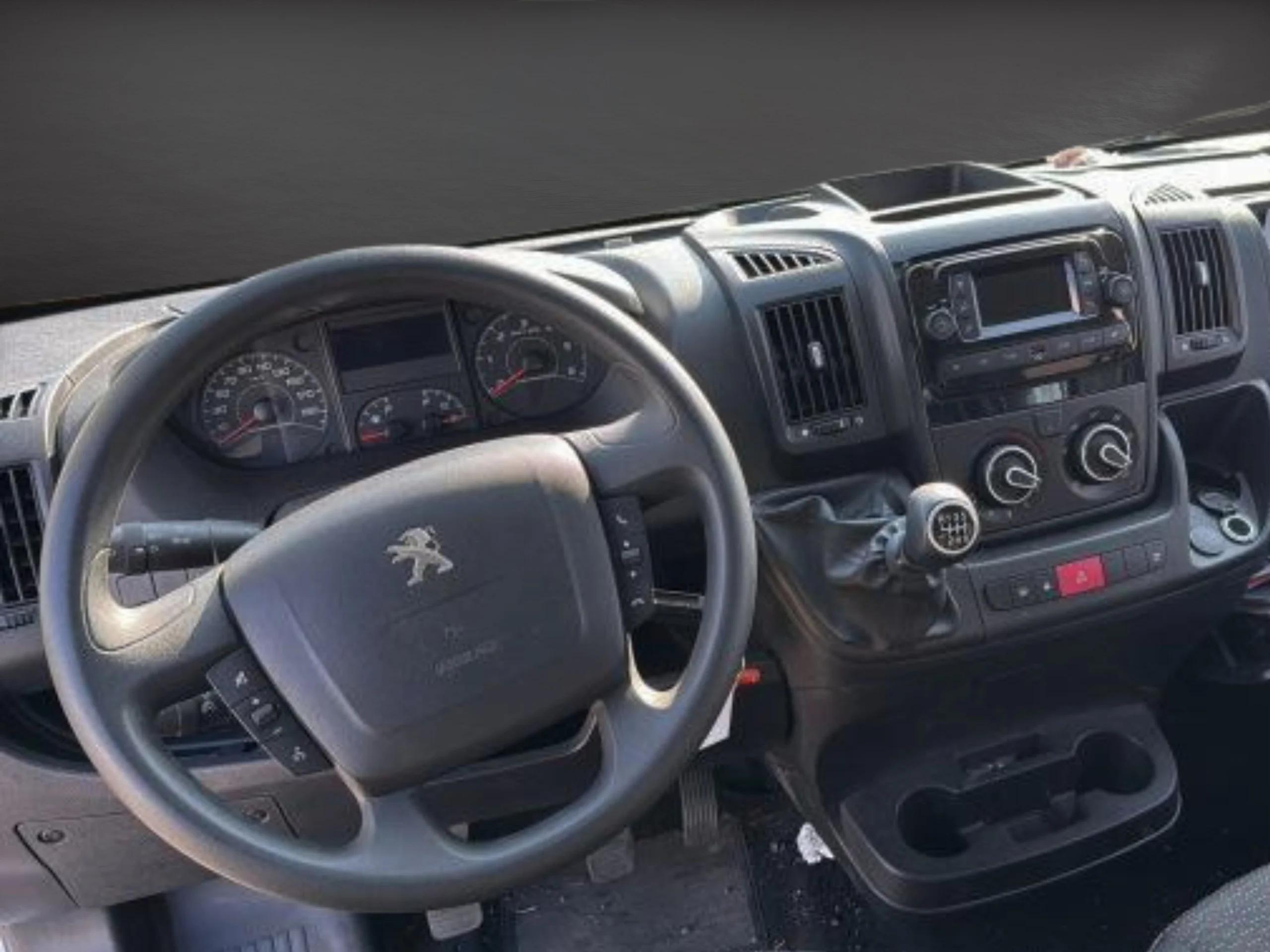 Peugeot Boxer Carrozado L4 con Trampilla y puerta lateral 2.2 140 CV S&S - Foto 8