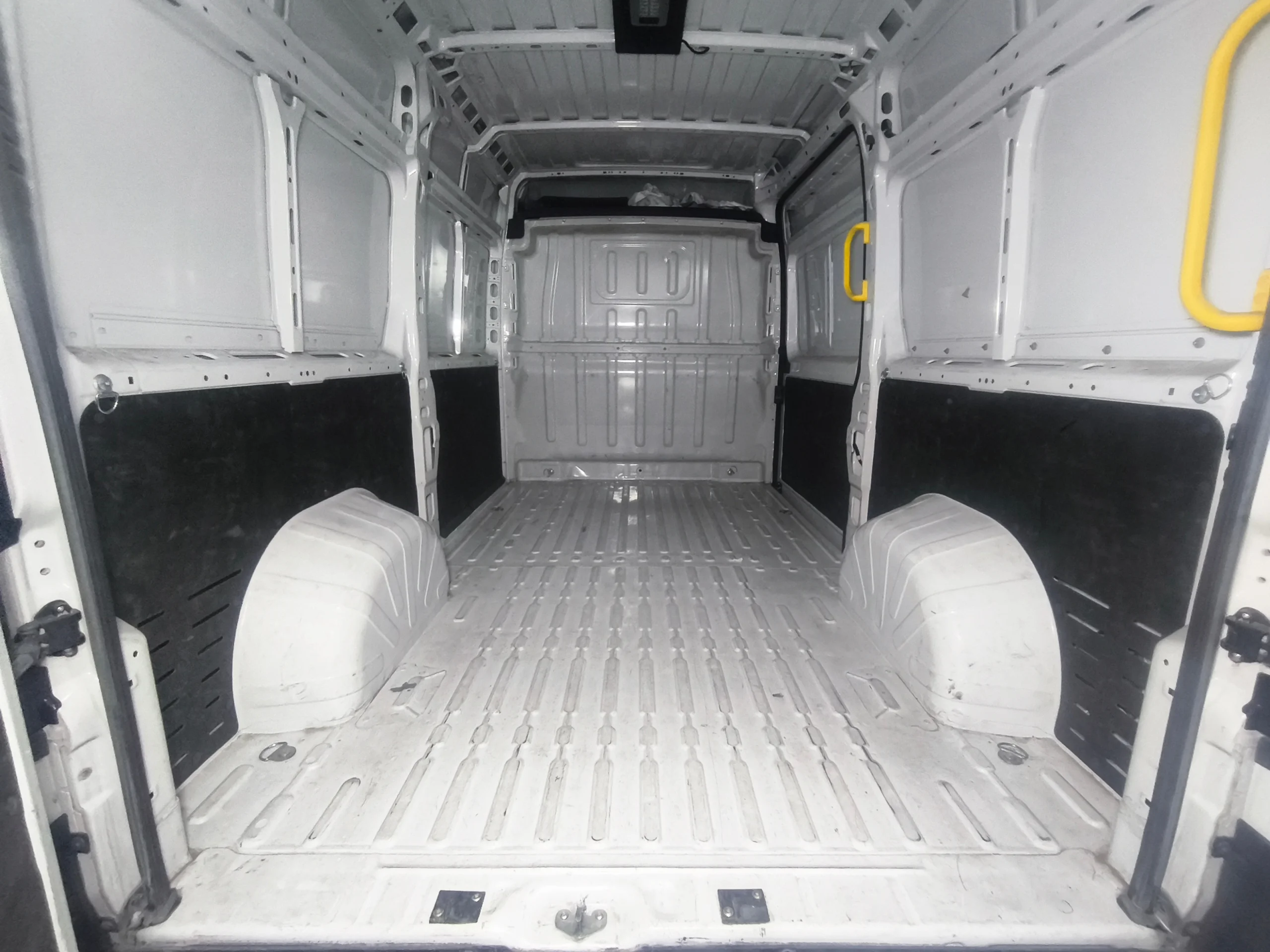 Peugeot Boxer Furgón L2H2 2.2 BlueHDi (2024) | Eficiencia y Espacio | Desde 400 € al mes - Foto 9