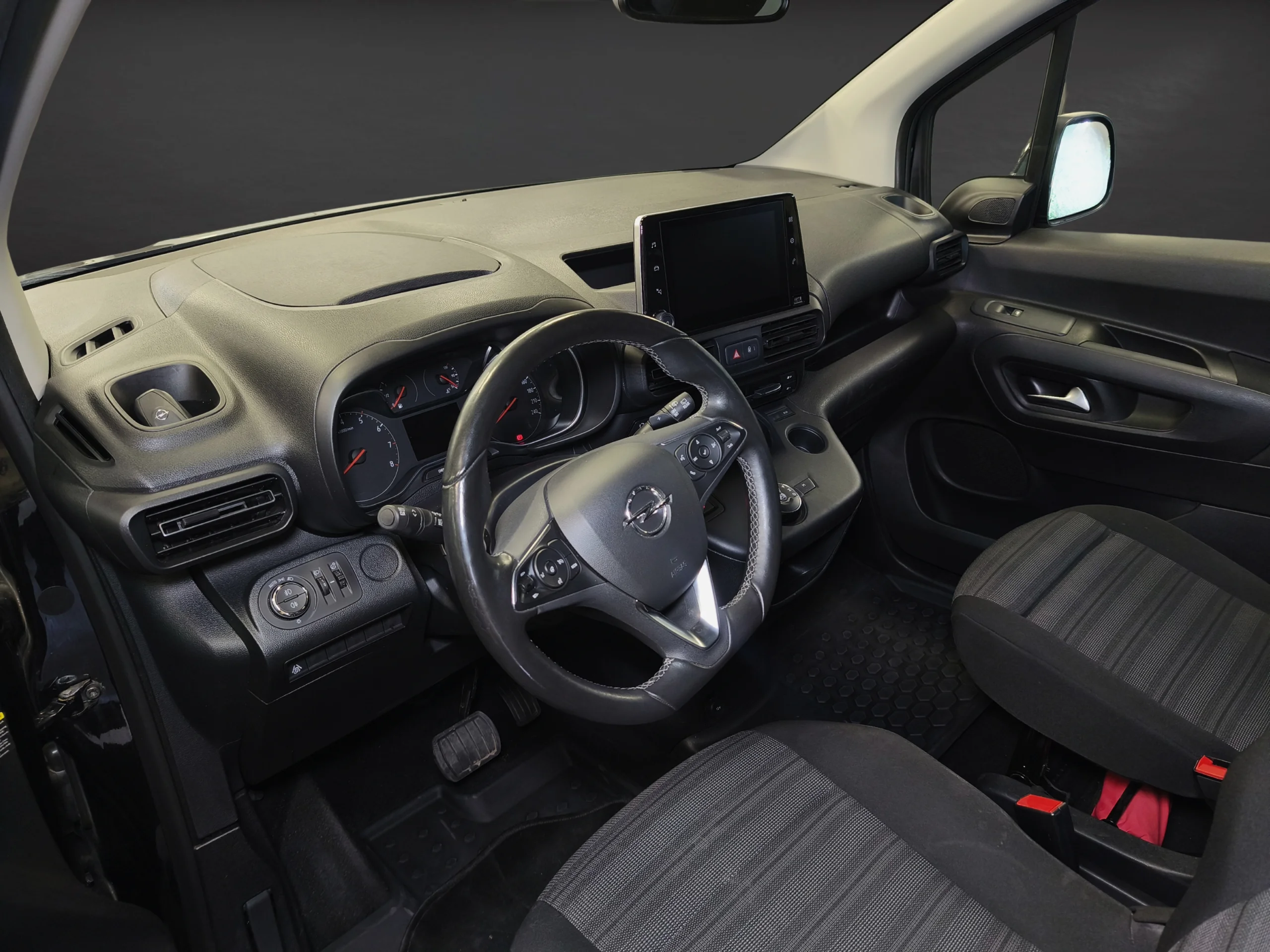 Opel Combo Life Combi Elegance 130CV Automática (2023) – 5 Plazas Doble Puerta Lateral - Foto 14