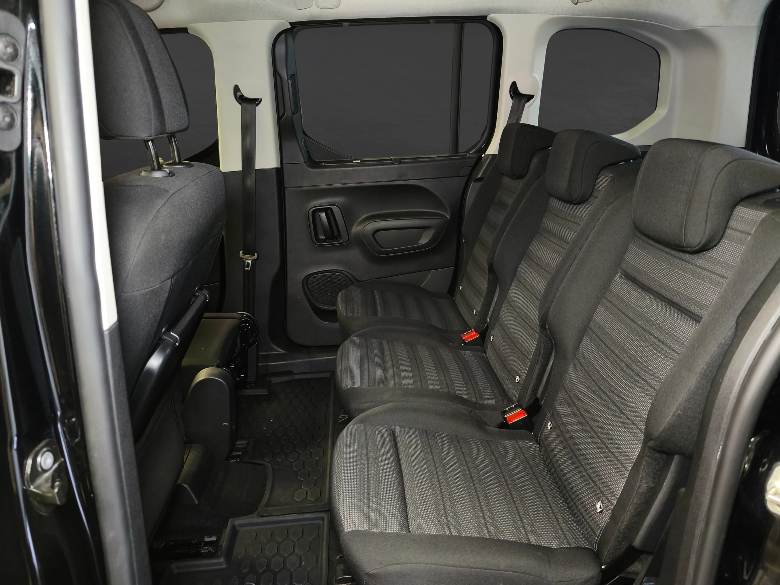 Opel Combo Life Combi Elegance 130CV Automática (2023) – 5 Plazas Doble Puerta Lateral - Foto 16