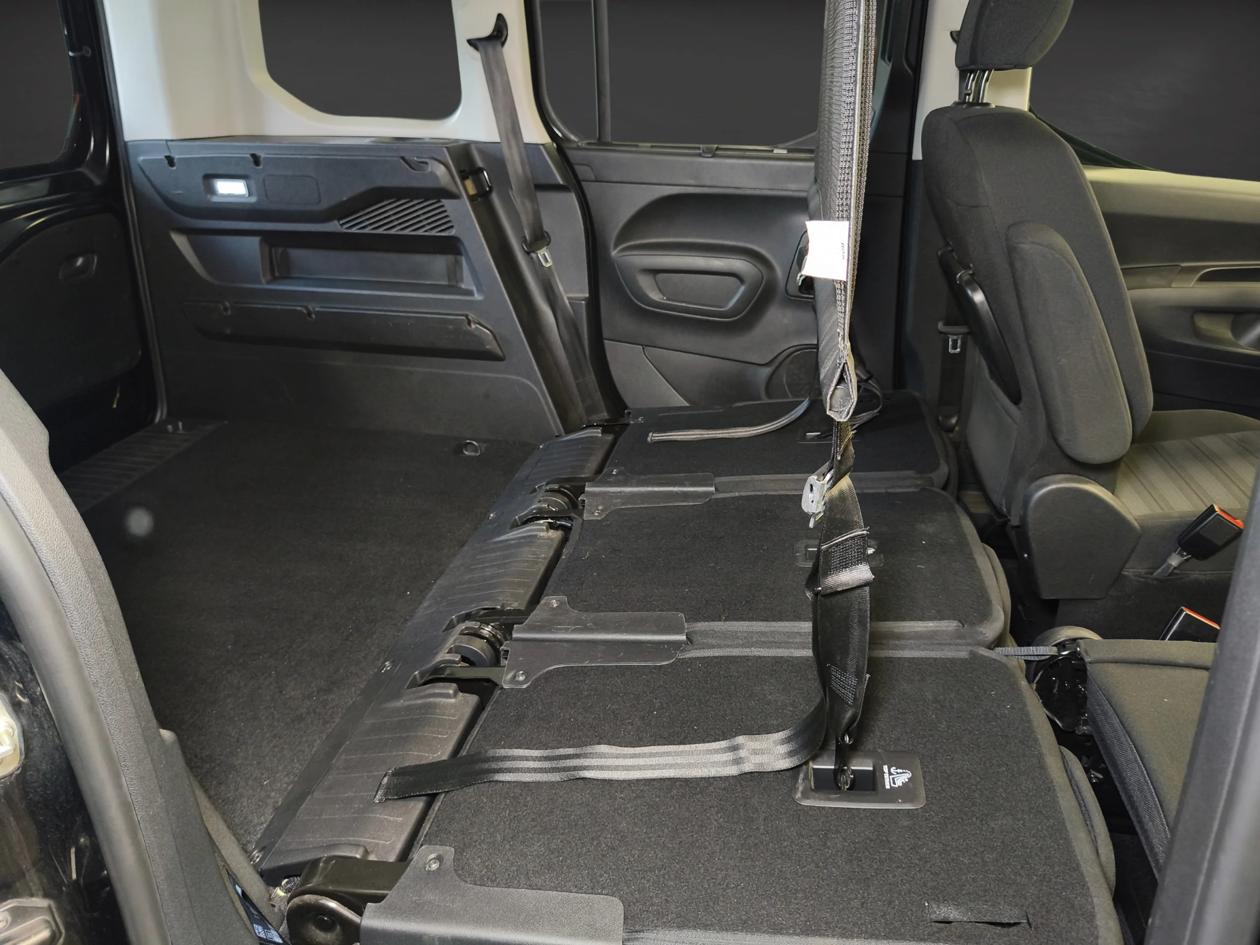 Opel Combo Life Combi Elegance 130CV Automática (2023) – 5 Plazas Doble Puerta Lateral - Foto 22