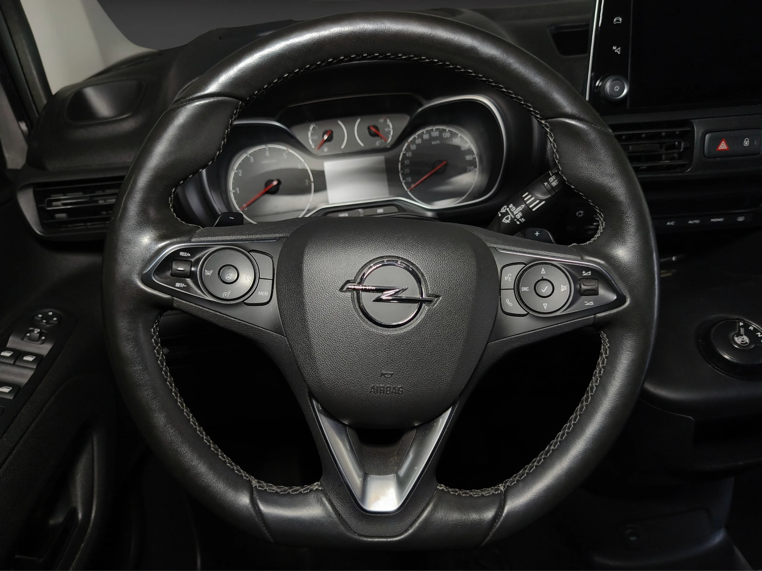 Opel Combo Life Combi Elegance 130CV Automática (2023) – 5 Plazas Doble Puerta Lateral - Foto 23