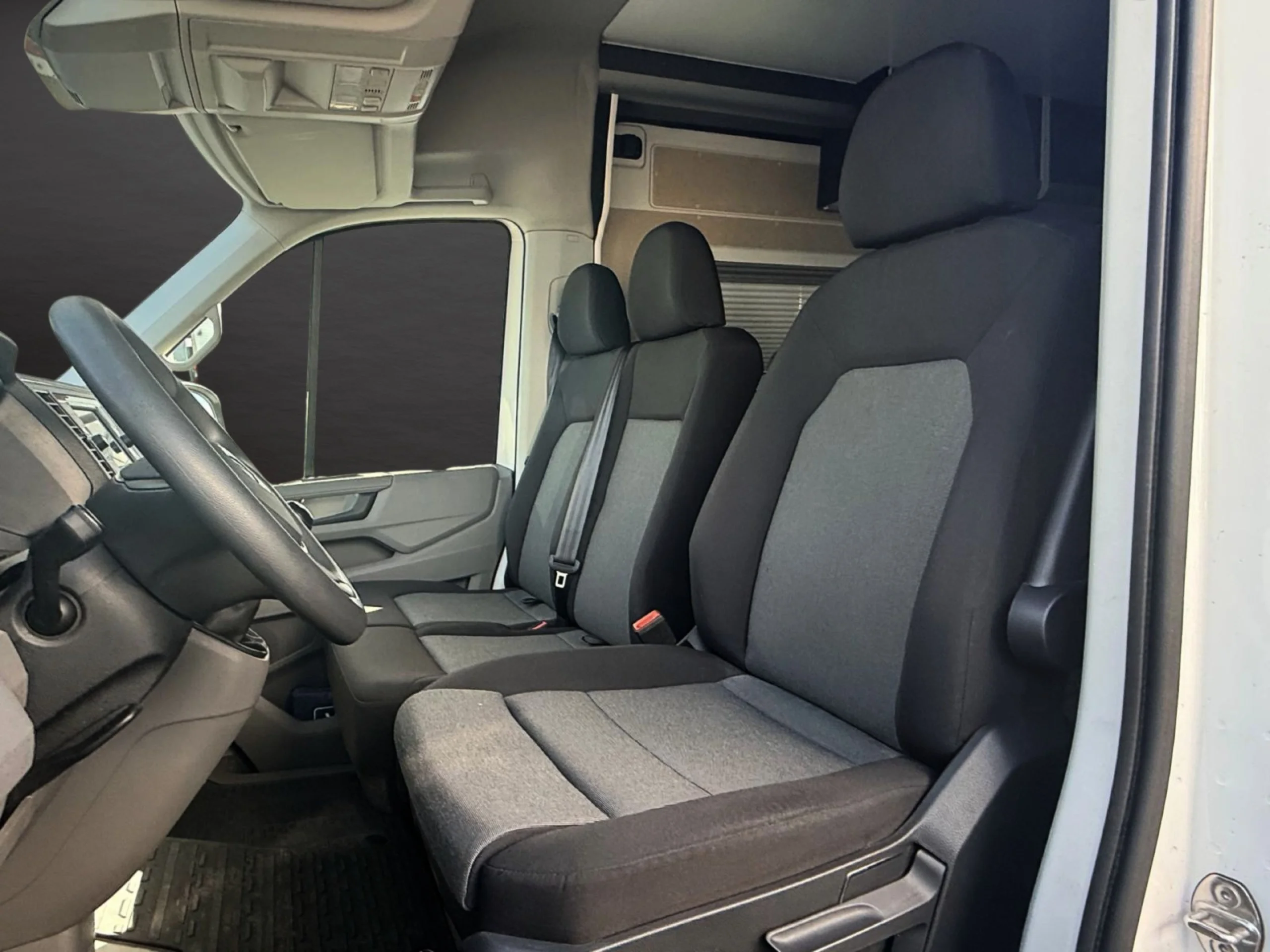 Volkswagen Crafter L3H3 140CV (2023) | 4 Plazas | Con Baño Interior | Paneles Solares | Adicional Adaptada con Rampa PMR (Minusvalidos) - Foto 21