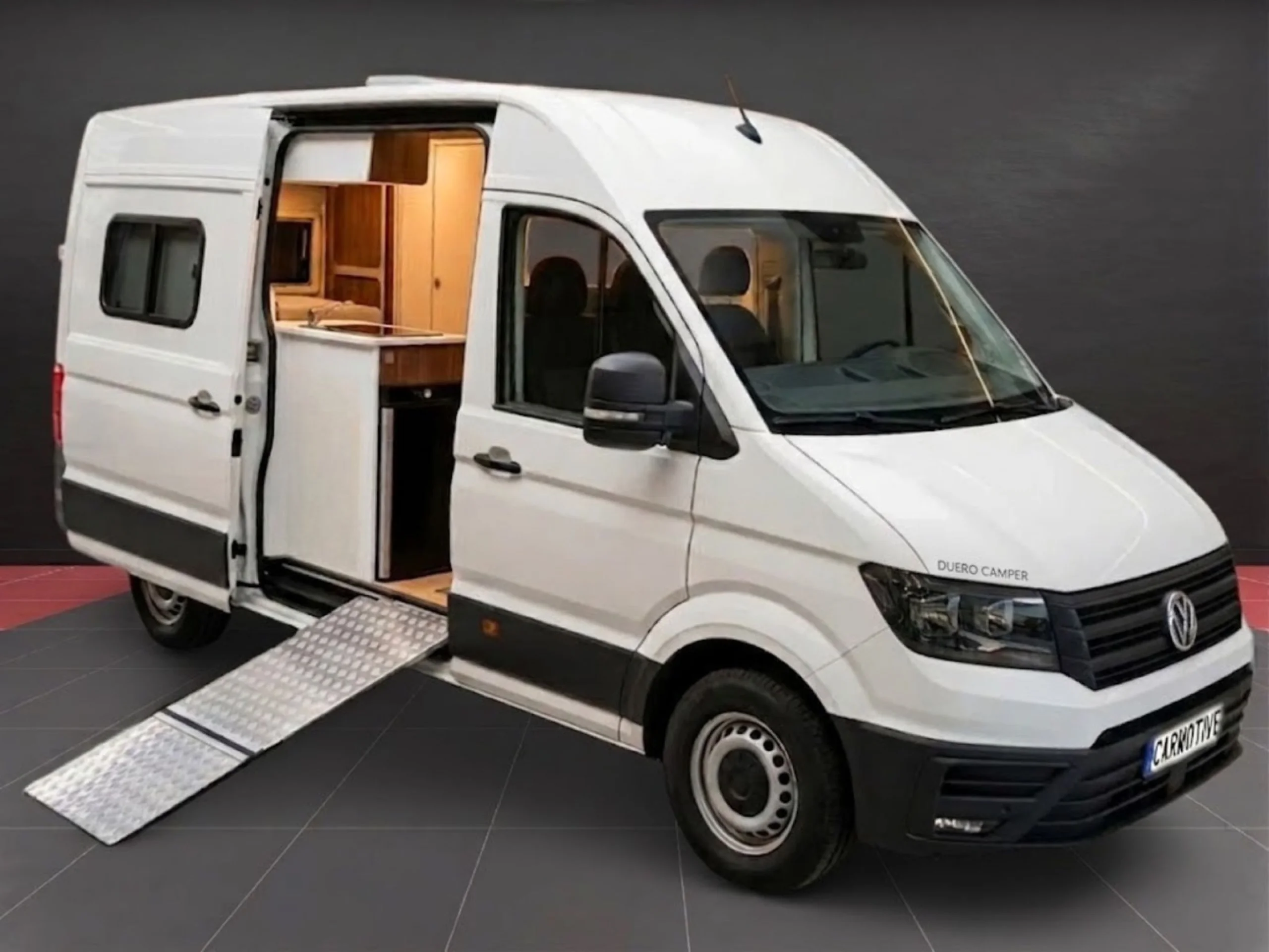 Volkswagen Crafter L3H3 140CV (2023) | 4 Plazas | Con Baño Interior | Paneles Solares | Adicional Adaptada con Rampa PMR (Minusvalidos) - Foto 1