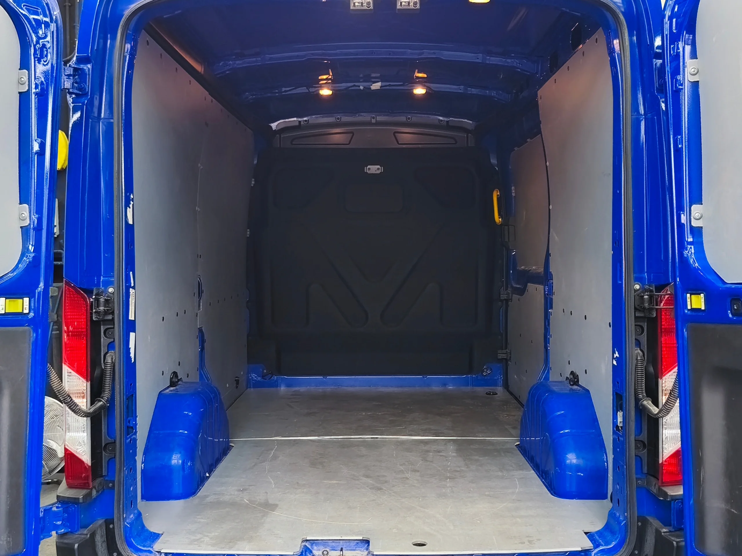 Ford Transit L2H2 Trend | Equilibrio y Capacidad | DESDE 388 €/mes - Foto 9