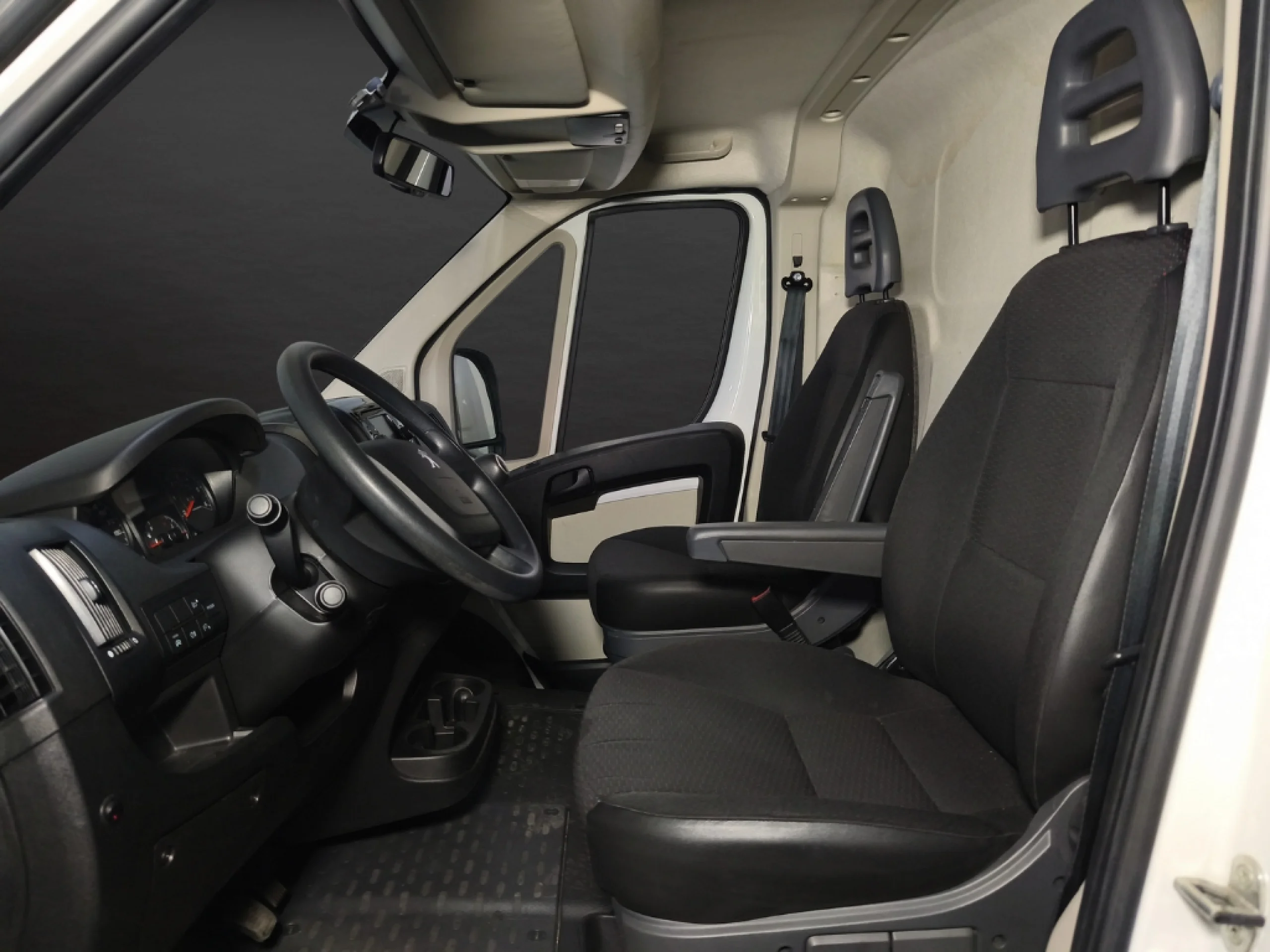 Peugeot Boxer Furgón L2H2 (2024) | Reestreno | Eficiencia y Espacio | Desde 411 € al mes - Foto 11