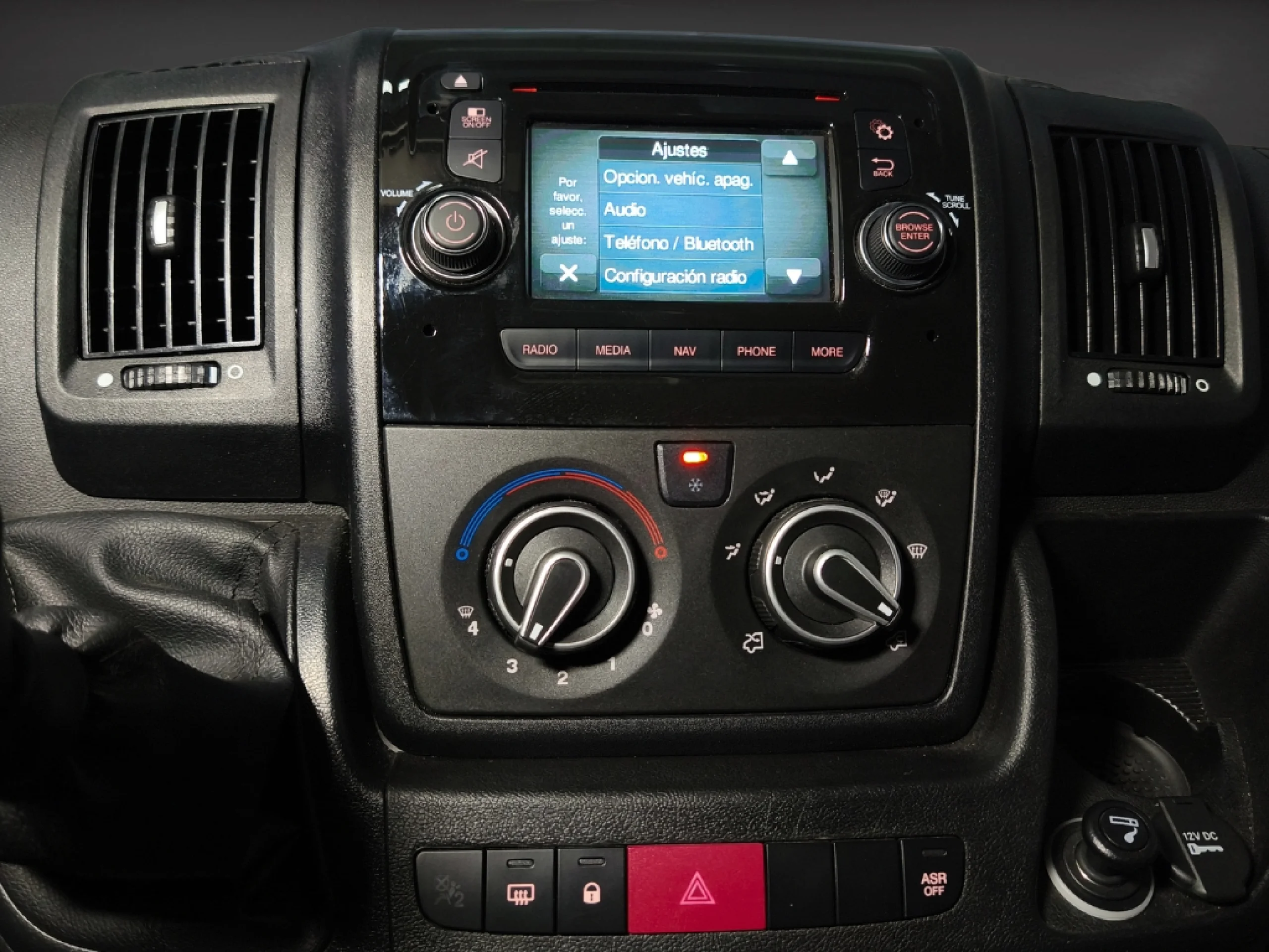 Peugeot Boxer Furgón L2H2 (2024) | Reestreno | Eficiencia y Espacio | Desde 411 € al mes - Foto 19