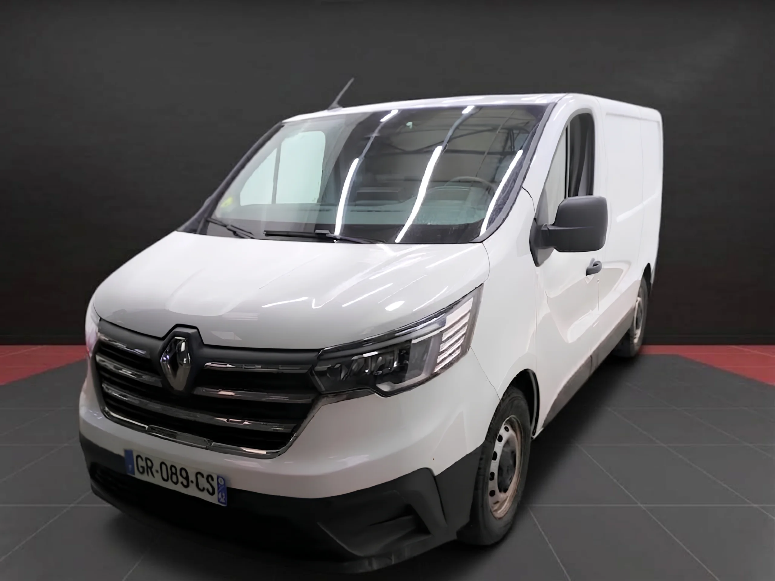 Renault Trafic L1H1 Grand Confort 130CV (2023) | Desde 359€/mes - Foto 1