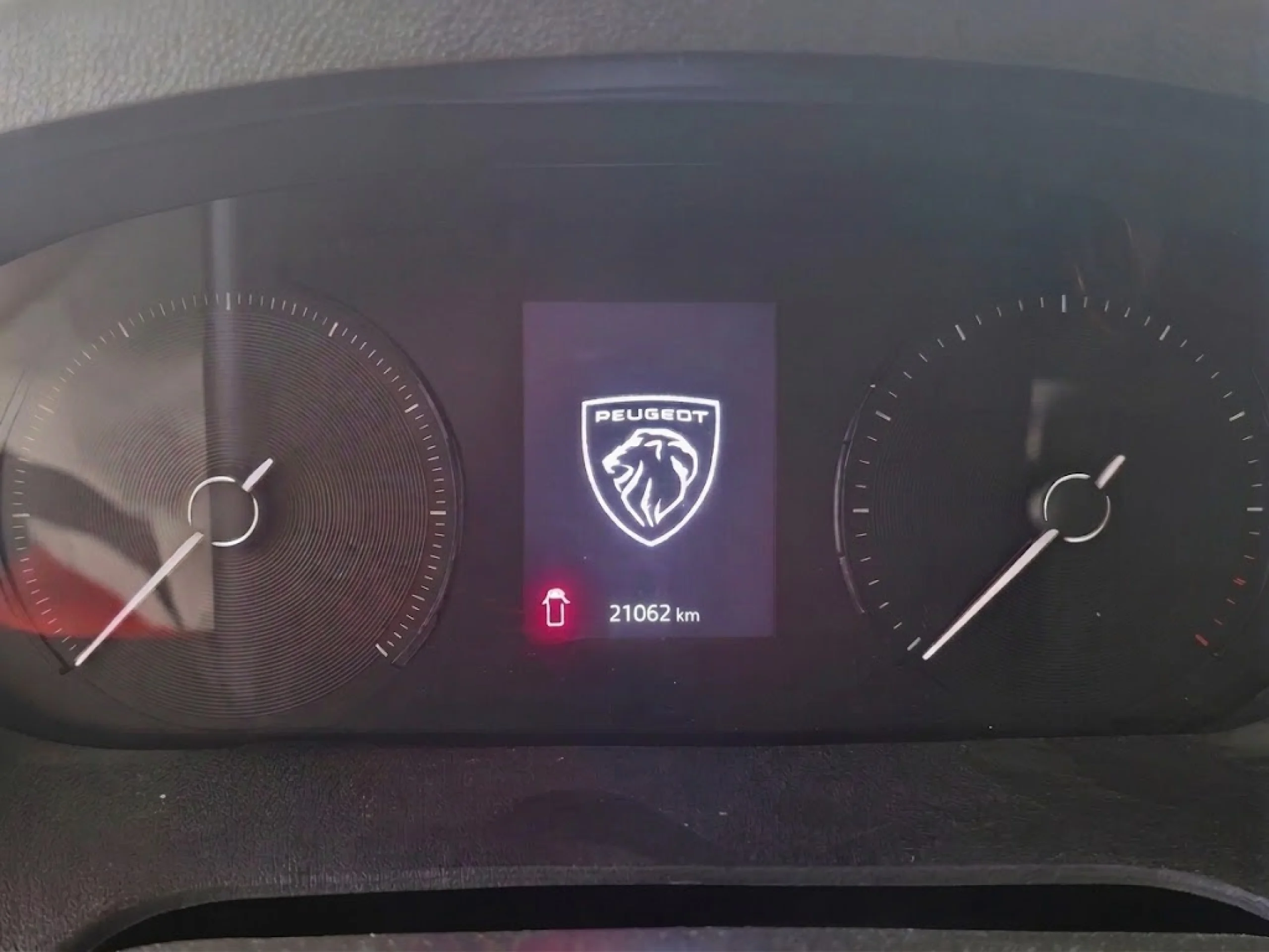 Peugeot Boxer Furgón L2H2 (2024) | Reestreno | Eficiencia y Espacio | Desde 411 € al mes - Foto 13