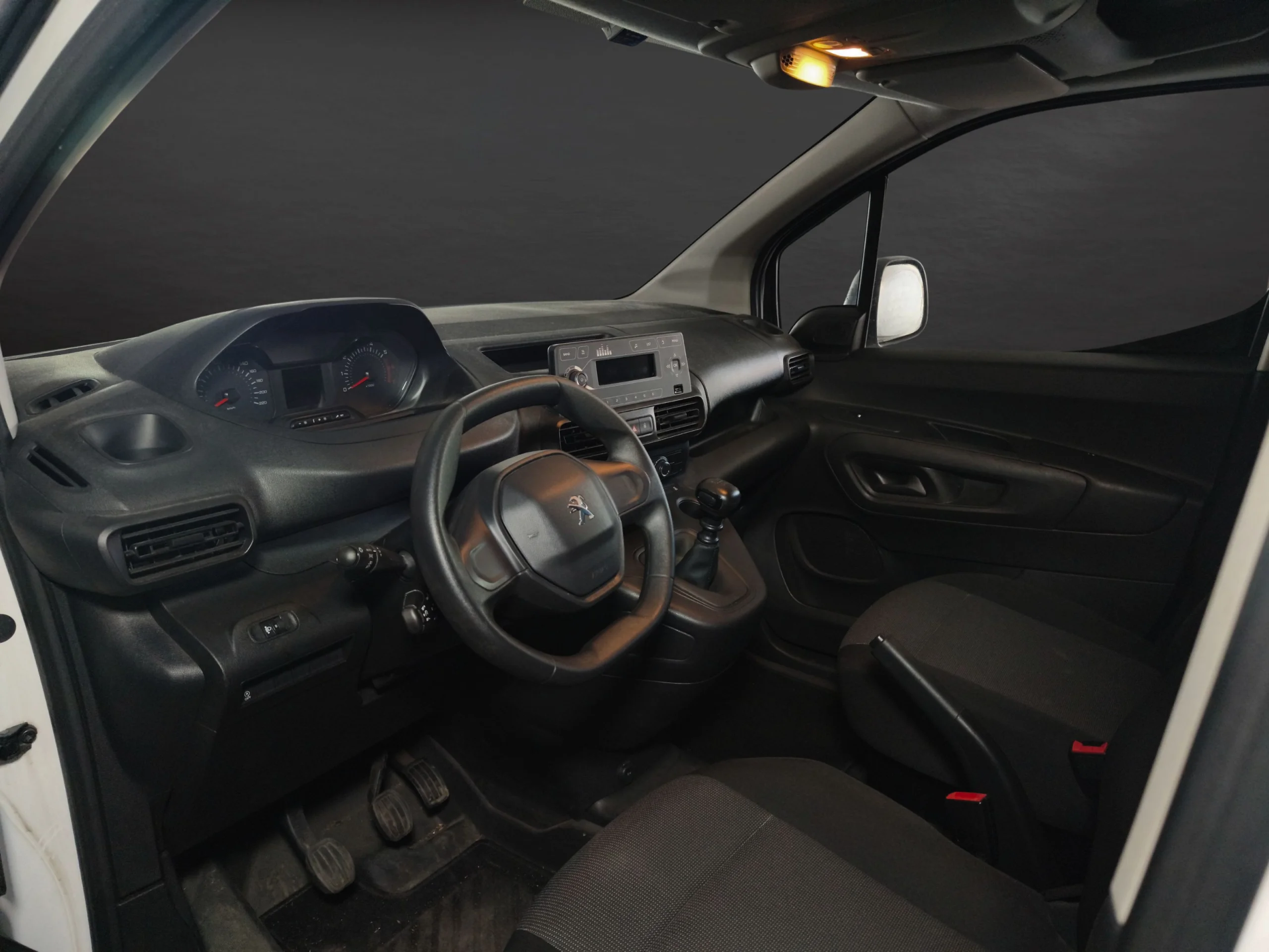 Peugeot Partner Pro Standard 600kg BlueHDi (2022) | Agilidad y Rendimiento para tu Negocio | Desde 225 € al mes - Foto 10
