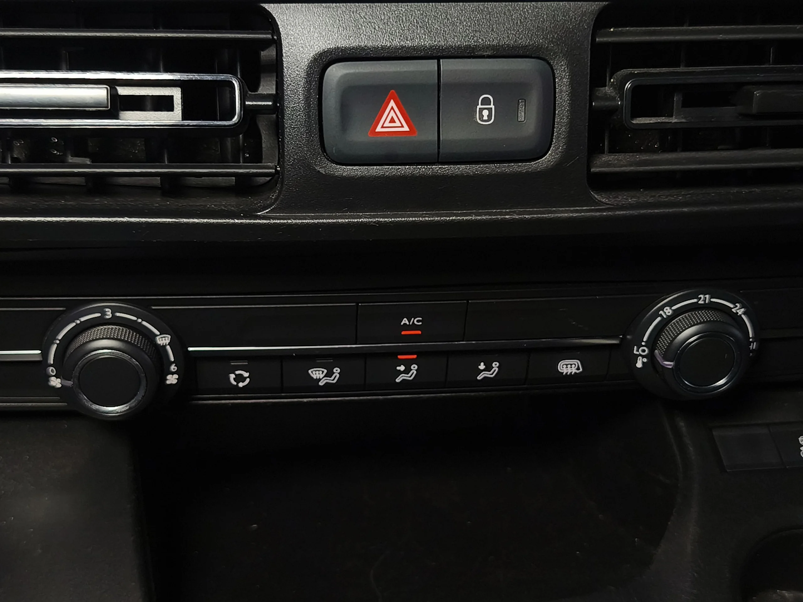 Peugeot Partner Pro Standard 600kg BlueHDi (2022) | Agilidad y Rendimiento para tu Negocio | Desde 225 € al mes - Foto 24