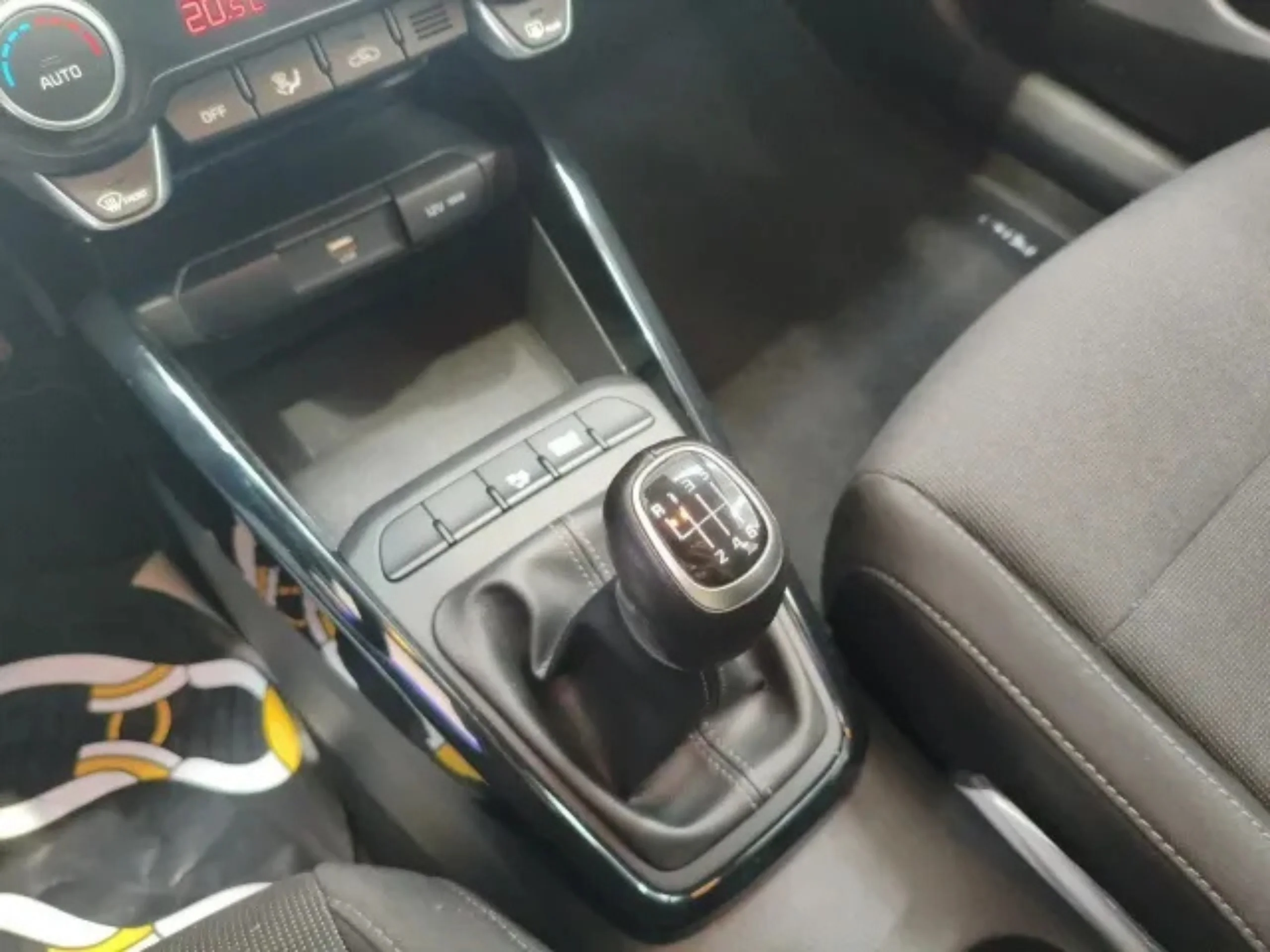 Kia Rio 1.0 T-GDi MHEV Drive (2022) | Etiqueta ECO  - Foto 21