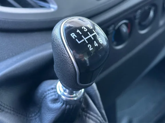 Ford Transit Carrozado L4 con trampilla 130 CV