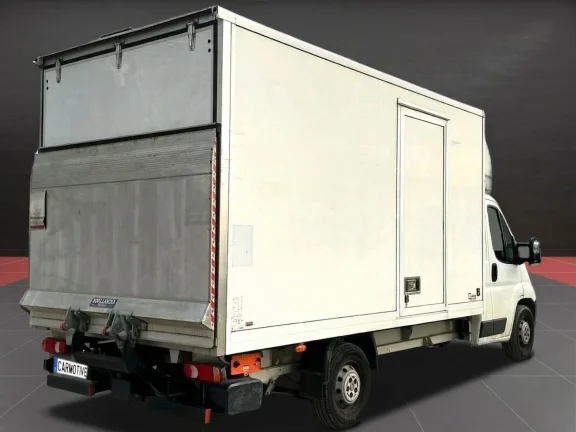 Peugeot Boxer Carrozado L4 Con trampilla y Puerta lateral 140CV 