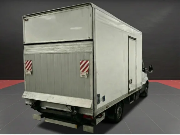 Iveco Daily Carrozado L4 Con Trampilla y Puerta lateral 136CV